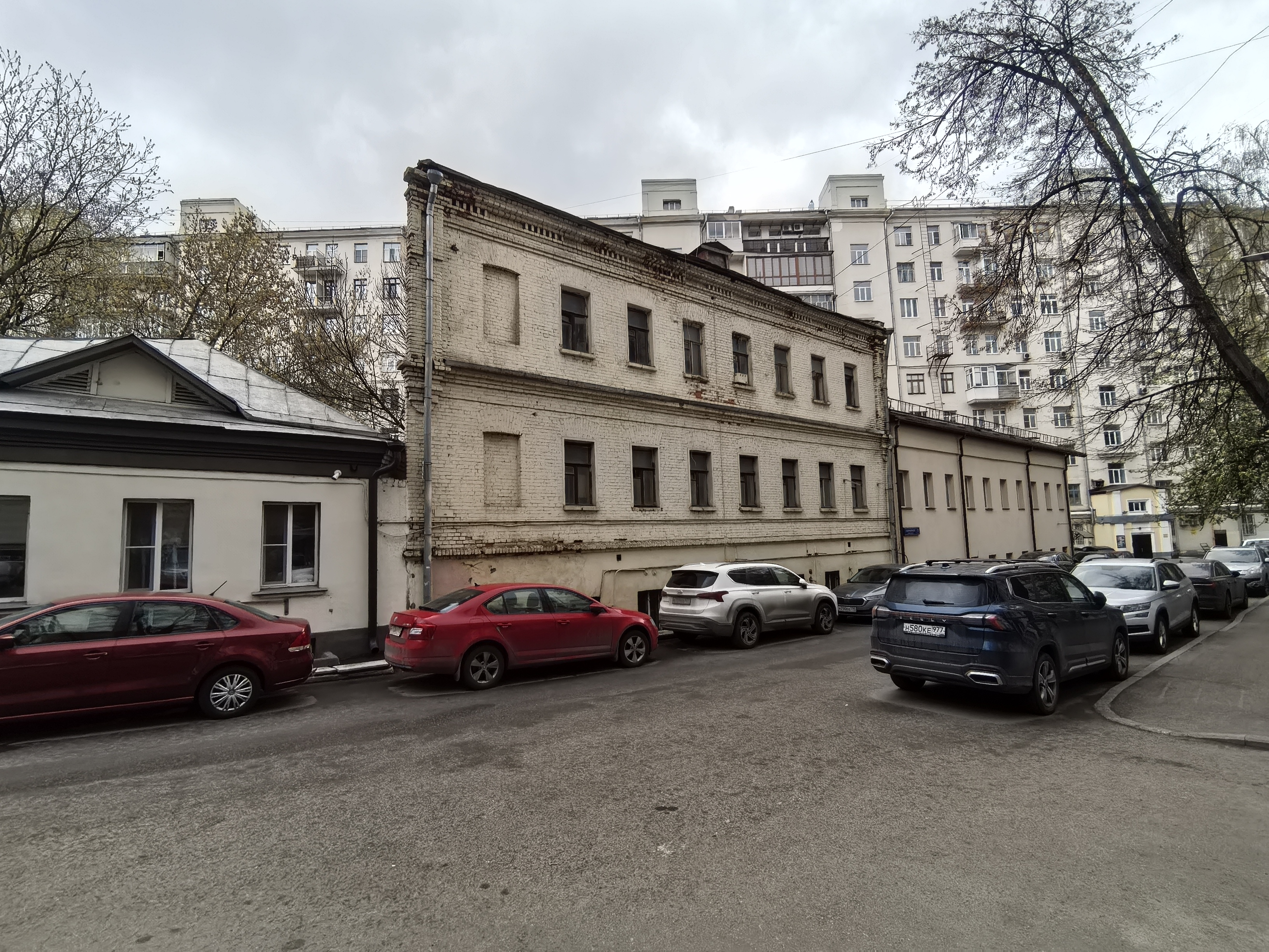 Продажа имущества, находящегося в собственности города Москвы, нежилое помещение по адресу: г. Москва, наб. Гончарная, д. 1, стр. 4, общей площадью 97,6 кв. м, (Этаж №1), кадастровый номер: 77:01:0002023:1714.