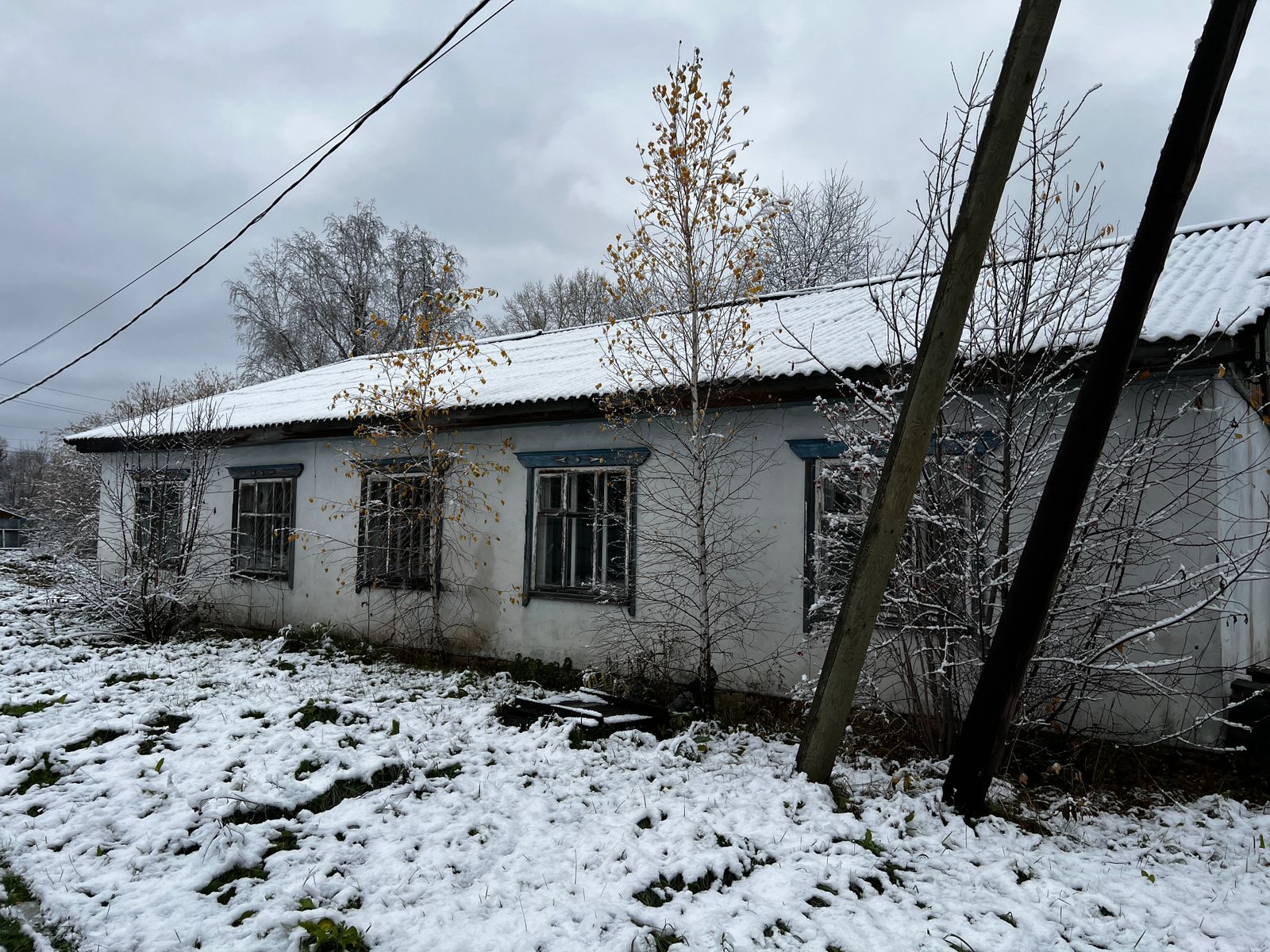 Здание с земельным участком, Красноярский край, с. Ирбейское, ул. Мира, д. 5а