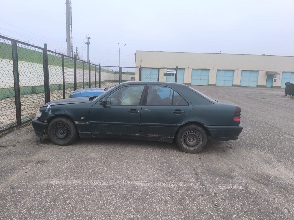 Автотранспортное средство марки MERCCEDES BENZ C180, 1997 г/в., VIN № WDB2020181A519721, г/н X652OX. Транспортное средство находится в неудовлетворительном, в разукомплектованном, нерабочем техническом состоянии. Документы и ключ зажигания отсутствуют