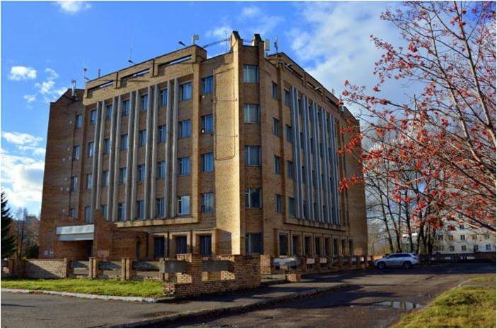 Продажа нежилого здания – дом бытовых услуг, площадью 4 305,1 кв.м., кадастровый номер 16:53:030102:386, с земельным участком площадью 7222,0 кв.м., кадастровый номер 16:53:040302:2677, (категория земель - земли населённых пунктов, вид разрешённого использования - бытовое обслуживание), расположенные по адресу: Республика Татарстан, г.Нижнекамск, пр. Шинников, д.39.