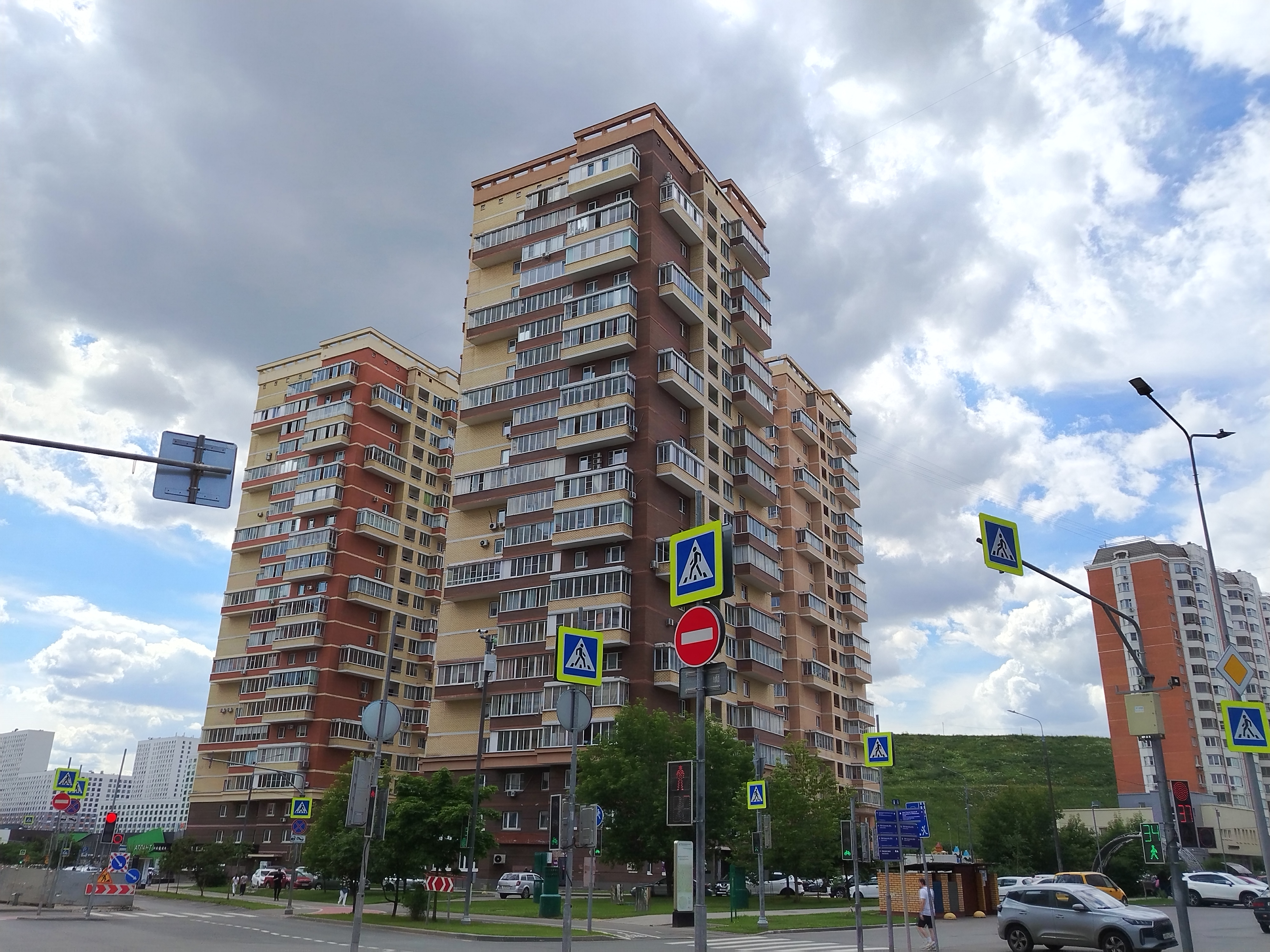 Продажа имущества, находящегося в собственности города Москвы, жилое помещение по адресу: г. Москва, ул. Рождественская, д. 19, корп. 1, кв. 113, общей площадью 54,4 кв. м (этаж № 18), кадастровый номер: 77:04:0000000:4782