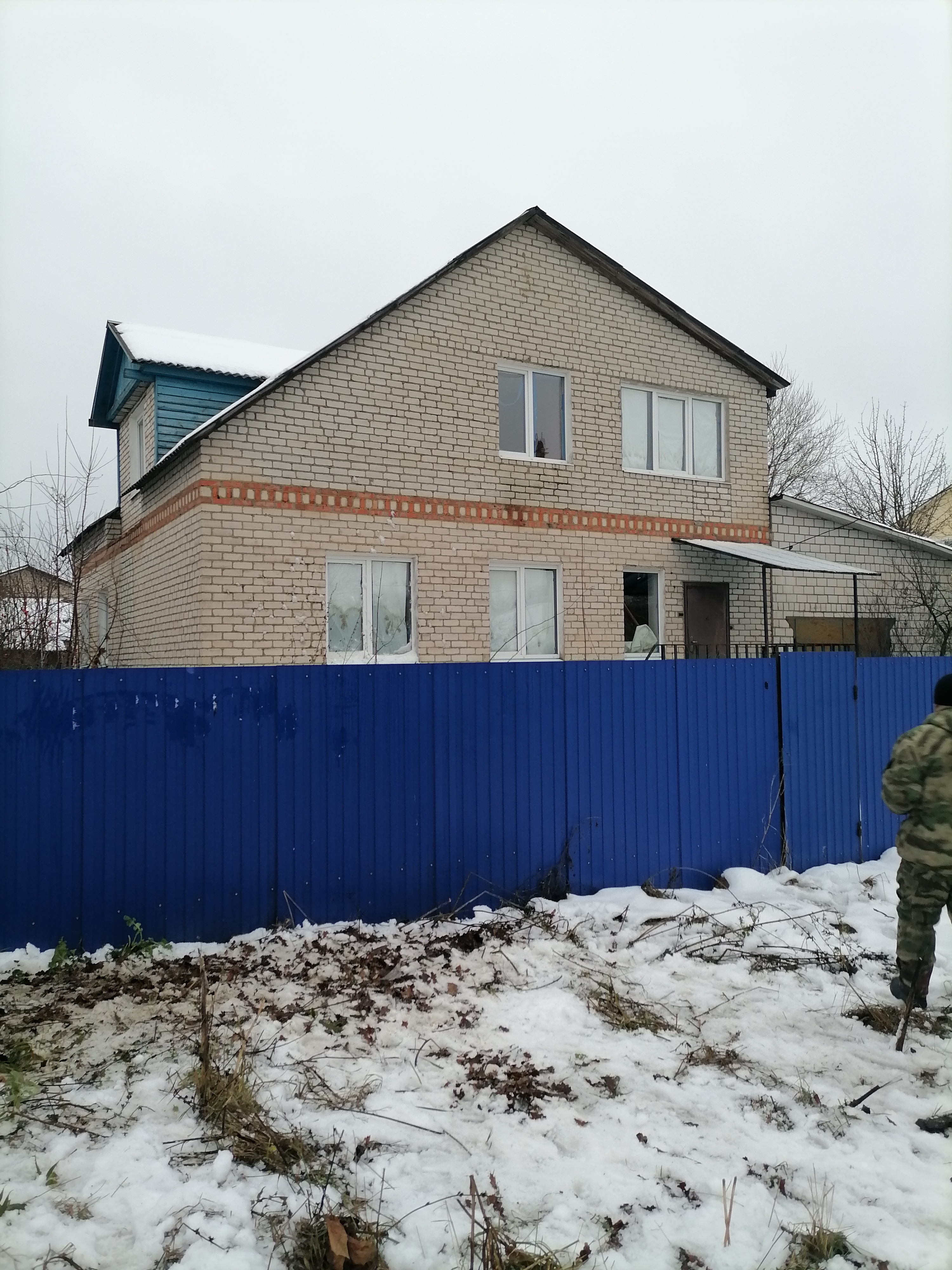 Нежилое здание площадью 269,7 кв.м. с кадастровым номером 32:30:0021110:113 и земельный участок под ним площадью 916,0 кв.м. из категории земель населенных пунктов с видом разрешенного использования – для индивидуального жилищного строительства, с кадастровым номером 32:30:0021110:37, расположенные по адресу: Брянская область, г. Клинцы, переулок 3-й Плющенко, 6