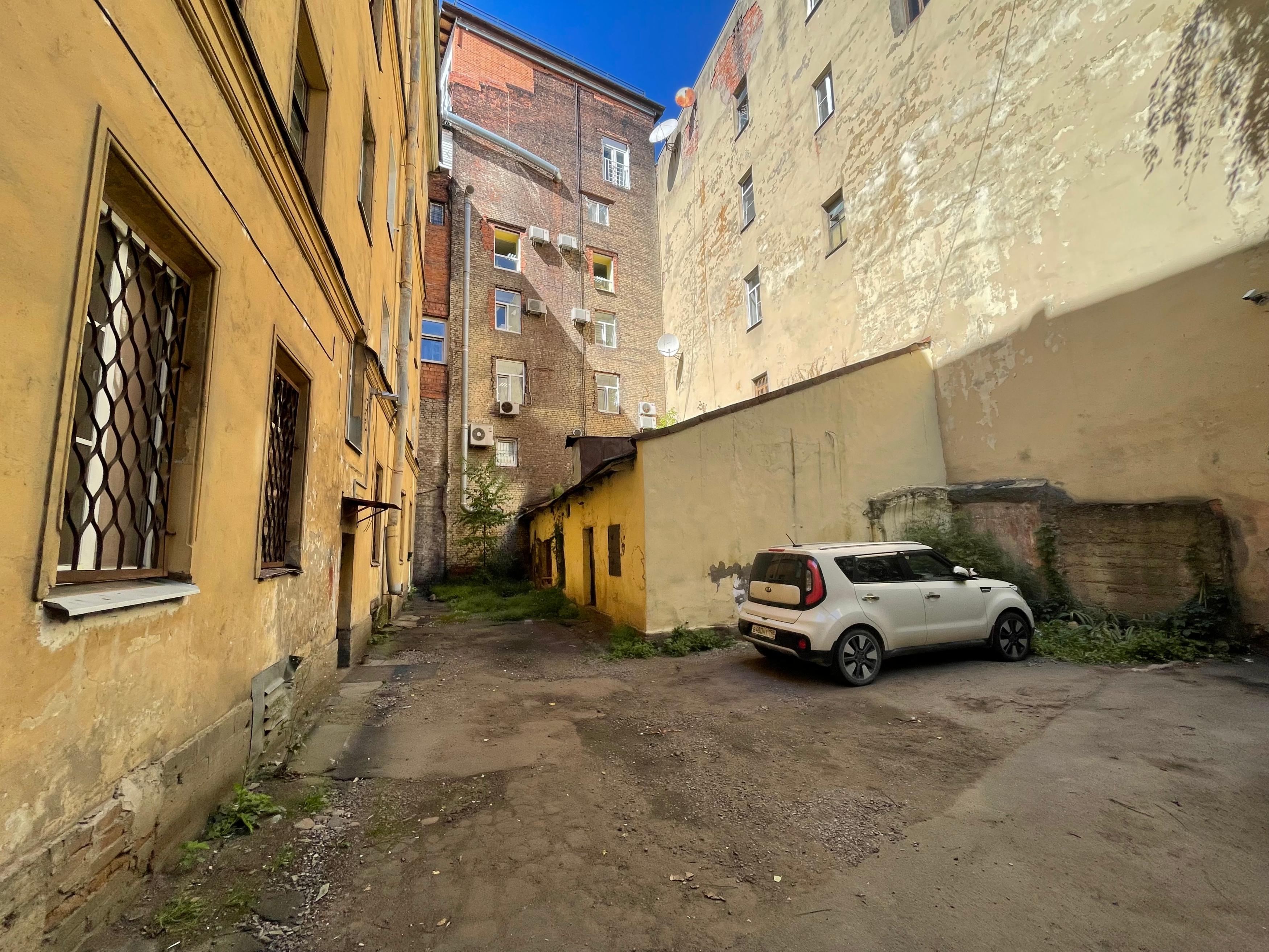 Здание, расположенное по адресу: г. Санкт-Петербург, улица Марата, д. 61, литера И, и земельный участок, расположенный по адресу: Российская Федерация, Санкт-Петербург, внутригородское муниципальное образование Санкт-Петербурга муниципальный округ Владимирский округ, улица Марата, земельный участок 61и, находящиеся в государственной собственности Санкт-Петербурга