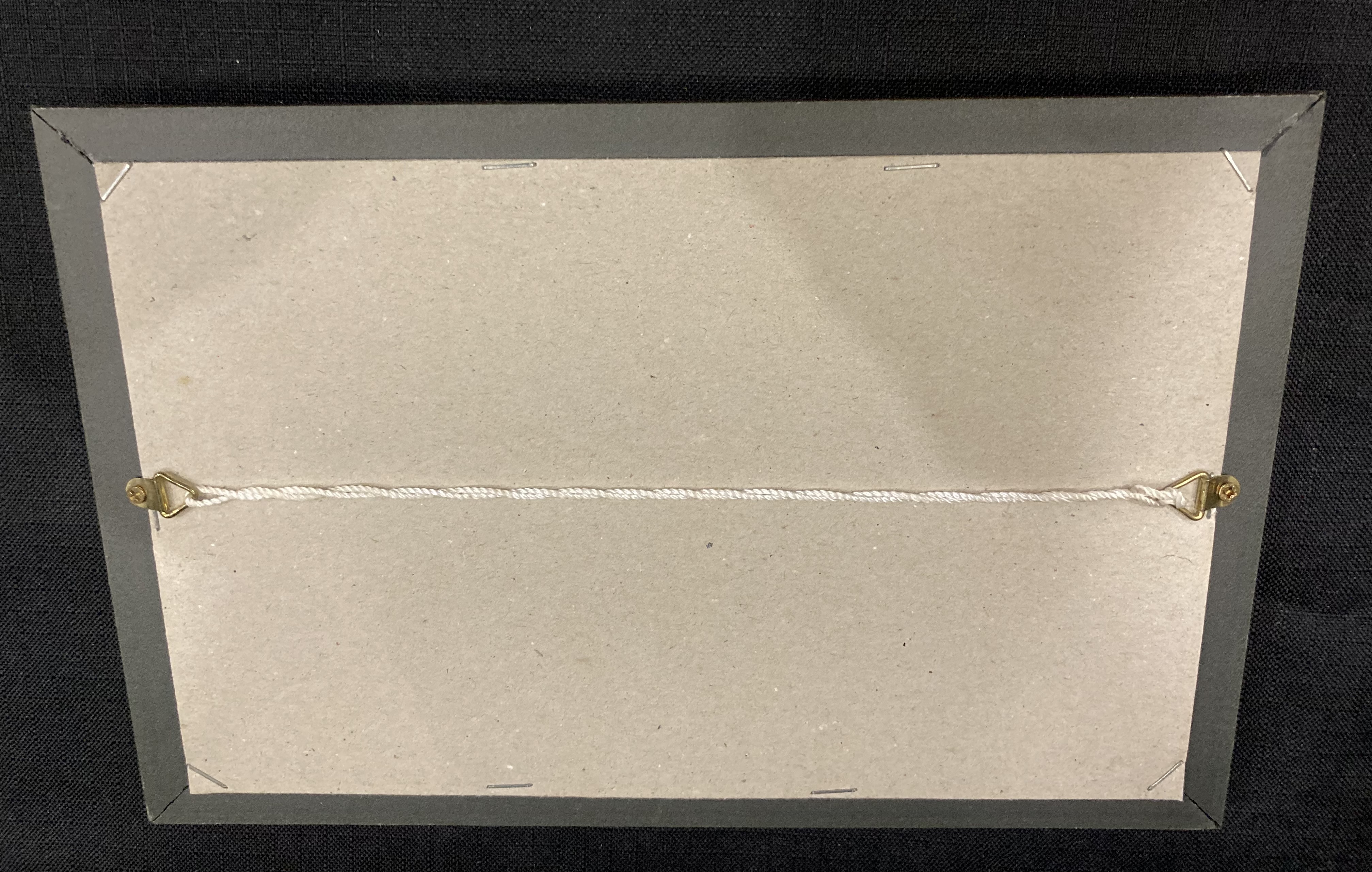 Продажа настенного панно из яшмы размером 21x12 см в багетной рамке (общий размер изделия 27x17,7 см).