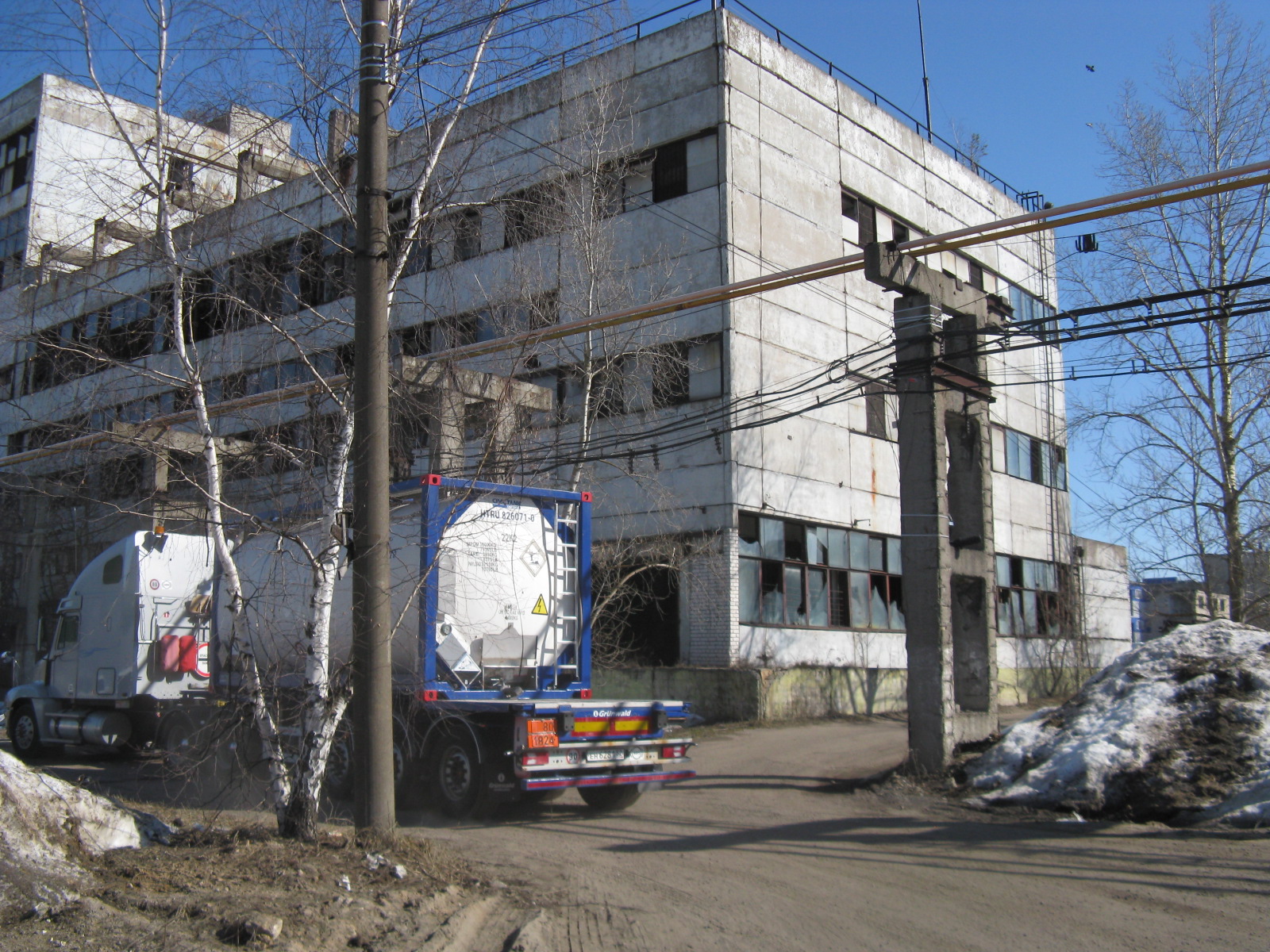 Здание, корпус 180 -осн техн пр-во поликарбонатов, площадью 8398,70 кв.м, кадастровый номер: 52:21:0000023:1334, назначение: нежилое, местоположение: Нижегородская область, г Дзержинск, ул Лермонтова, д 20, расположенное на земельном участке, площадью 3619 кв.м, кадастровый номер: 52:21:0000023:1859, местоположение: Российская Федерация, Нижегородская область, город Дзержинск, ул.Лермонтова, д.20 (литера 180А).