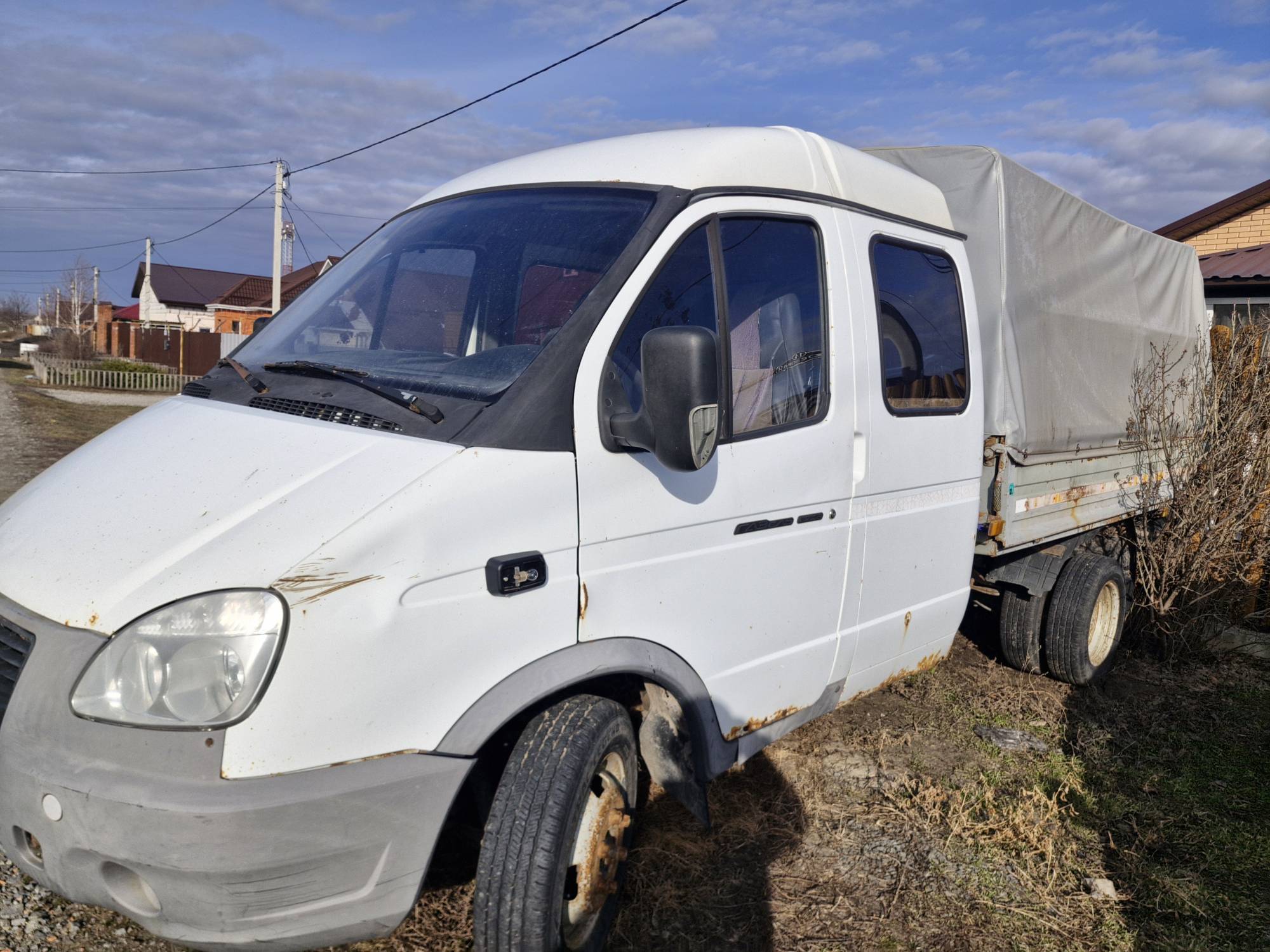 Грузовой бортовой автомобиль ГАЗ 330232, 2011 г.в., г/н Х214ТР161, VIN Х96330232В0731037, белого цвета, имеются царапины, ржавчины по кузову, вмятина на левом переднем крыле, отсутствует боковой поворотник, грузовой борт имеет ржавчину, тент серого цвета, должник ООО Анториус (ИНН 6143062944), (Поручение ТУ Росимущества в РО от 05.08.2026 № 61-1229-У). Адрес (местоположение): Ростовская область, х. Парамонов, ул. Березовая, 14.