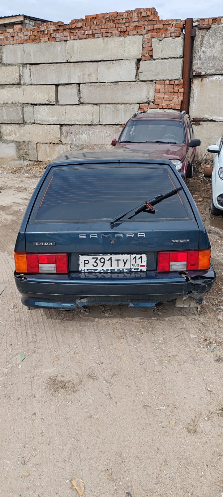 Лот № 32. Автомобиль "ВАЗ 211440 LADA SAMARA", 2013 г.в., г.р.з. Р391ТУ11, VIN: XTA211440D5207178, техническое состояние не проверялось, отсутствует передний бампер, отсутствует правое переднее крыло, повреждена правая передняя фара, имеются сколы заднего бампера, колеса присутствуют, многочисленные царапины и повреждения лакокрасочного покрытия кузова, ПТС, СТС,ключи зажигания не установлены. (11-006272-1)