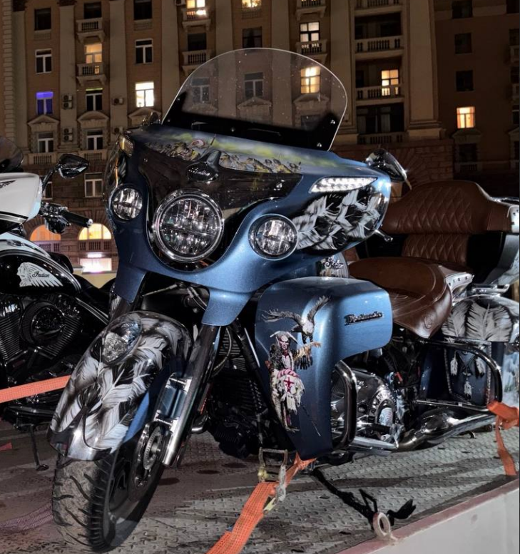 Мотоцикл Indian Roadmaster, 2015 года выпуска, цвет: голубой, гос. номер 1862ВЕ77.