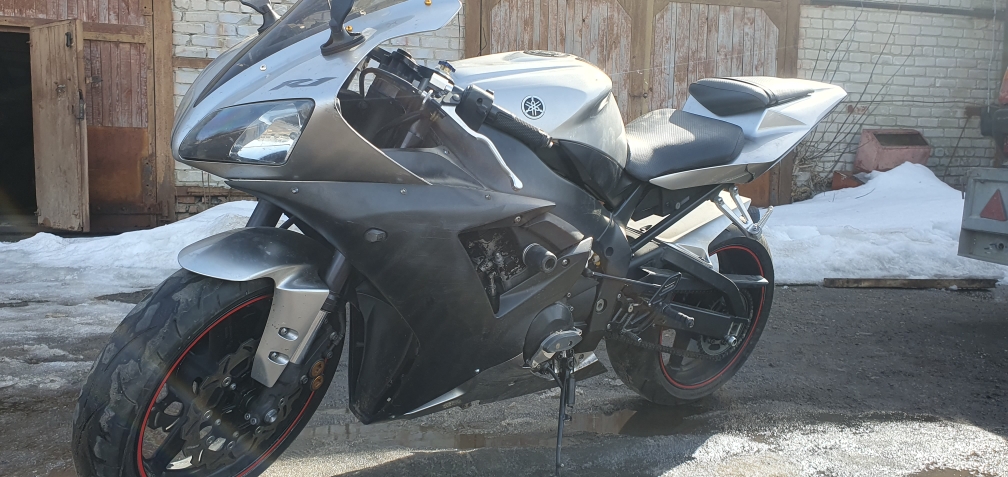 Мотоцикл марки Yamaha YZF-R1