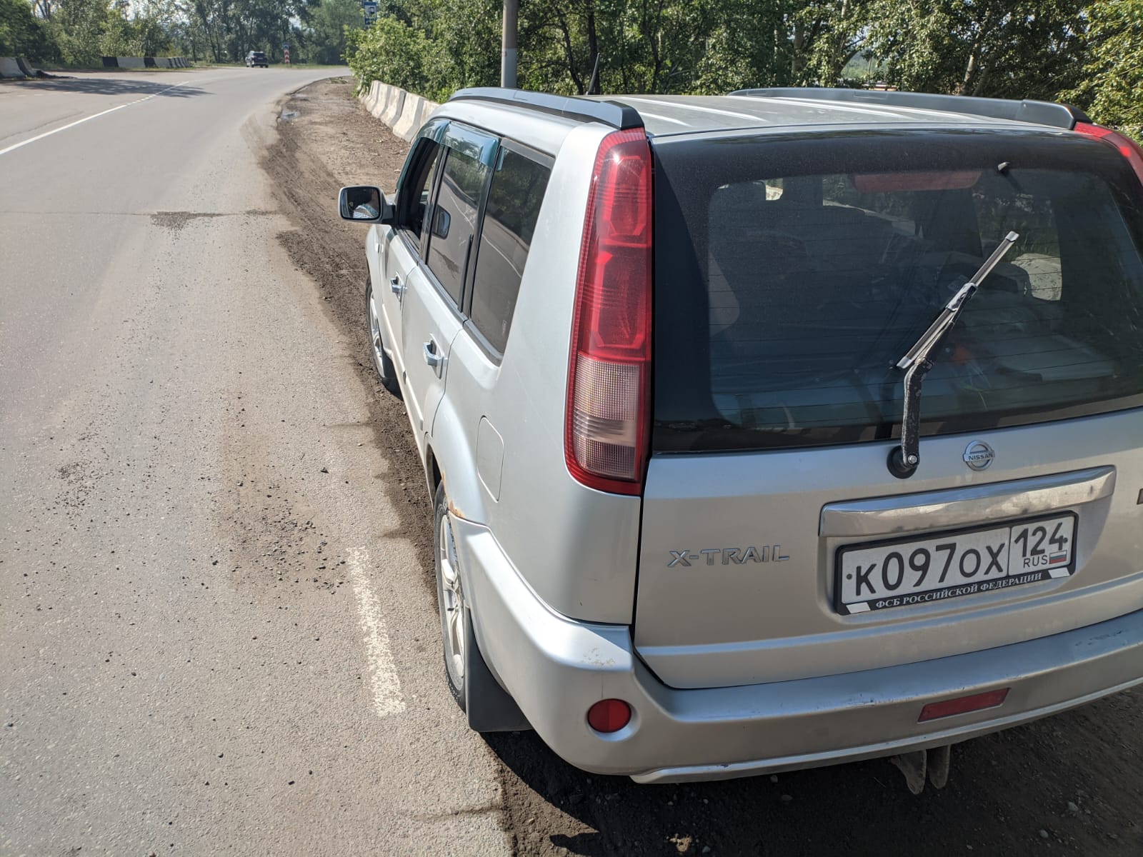 Легковой автомобиль универсал NISSAN X-Trail 2.5 Columbia Premium, 2005г.в., г/н К097ОХ124, VIN JN1TBNT30U0121241, номер кузова JN1TBNT30U0121241, номер двигателя 342620A, цвет серебристый. Начальная цена продажи 587 350 руб. Задаток 88150 руб.