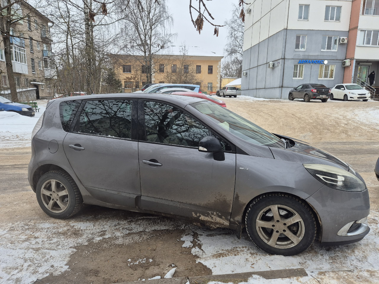 Лот № 9. Автомобиль Renault Megane Scenic, 2012 года выпуска, государственный номер E408KH53, идентификационный номер (VIN) VF1JZ140647368259. Местонахождение: Псковская обл., г. Великие Луки, ул. Горная, д. 5. Основание для реализации на торгах - постановление судебного пристава-исполнителя о передаче на реализацию на торгах. Должник (собственник) – Антонов И.Е.