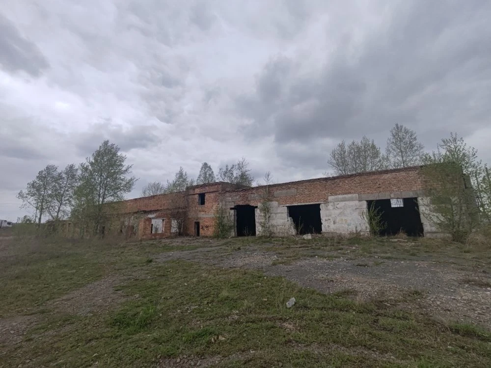 Нежилое здание с земельным участком м.о. Ачинский, с. Белый Яр, ул. Трактовая, стр. 16А