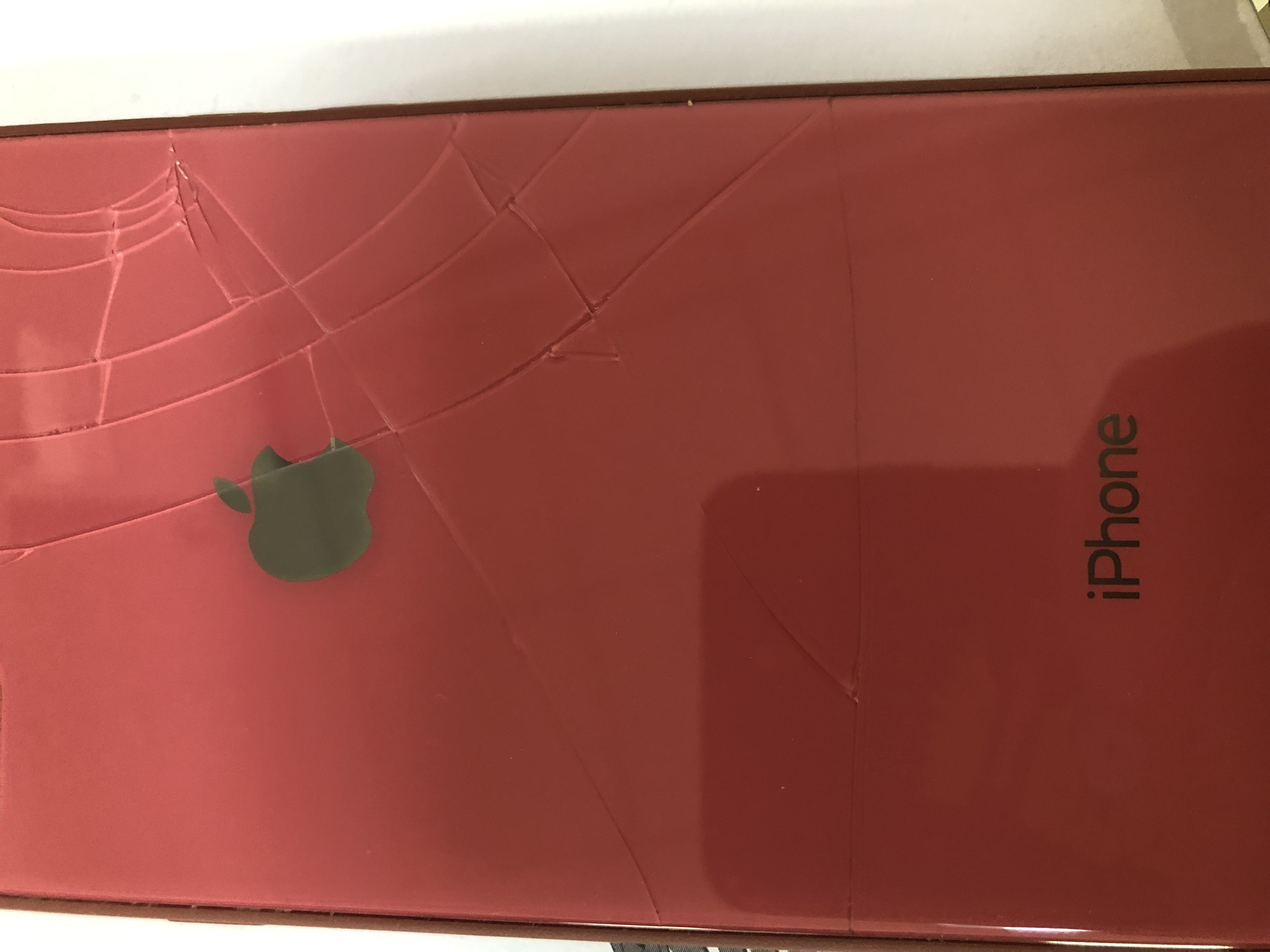 Сотовый телефон марки Iphone (заблокирован) — 1 шт.