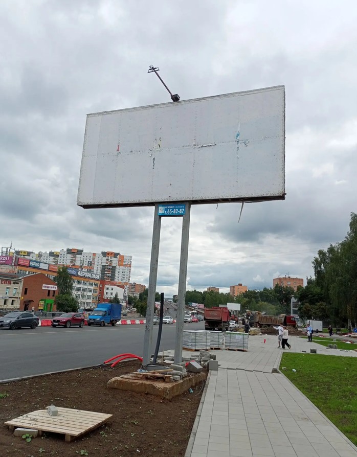 Рекламная конструкция-щит (билборд) двухопорный двусторонний (номенклатурный №: 151401) с размерами информационного поля: 6х3 м.
