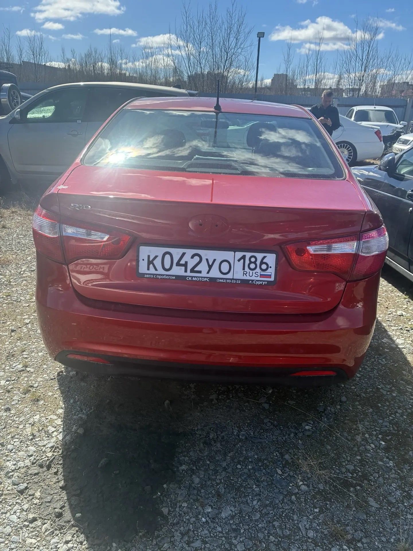 Автомобиль марки КИА РИО, г/з К042УО186, VIN Z94CB41AADR130564, цвет красный, г/в 2013 ТС обременено ЗАЛОГОМ, который остается на имуществе, согласно ГК РФ (покупатель оплачивает залог самостоятельно). ТС имеет ограничения ФССП на регистрационные действия (ключи и документы отсутствуют, техническое состояние не проверялось, пробег не известен). Имущество продается в том виде, в каком оно есть, в случае продажи возврату/обмену не подлежит. За скрытые дефекты имущества Продавец ответственности не