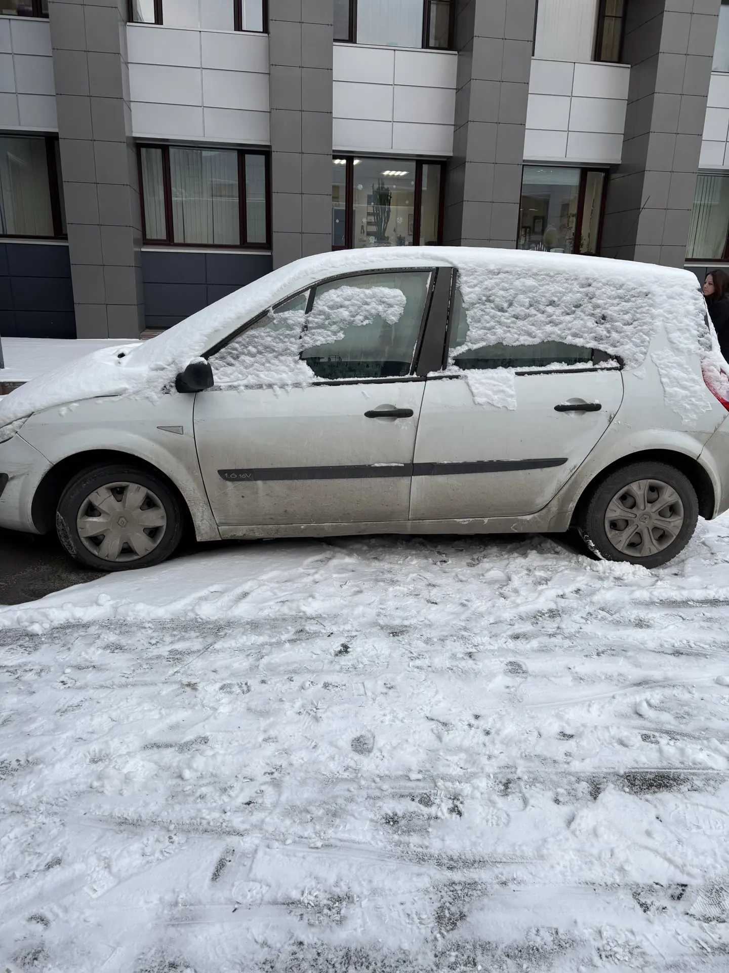 «RENAULT», модель «MEGANE SCENIC», регистрационный номер ZVF-843, 2003 г.в. VIN: VF1JM0C0H30139154