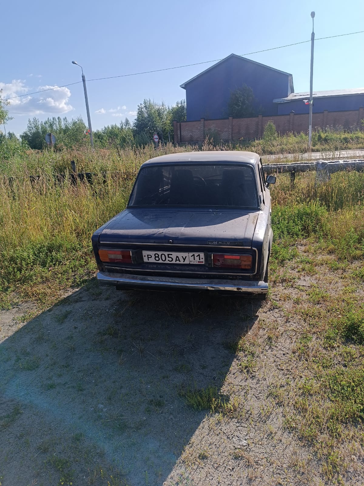 Лот № 19. Автомобиль "ВАЗ 21061", г.р.з. Р805АУ11, 1997 г.в., VIN: XTA210610V3838299, синего цвета, 2 ключа, ПТС 11 КР 308026, СТС, тех.состояние - нет аккумулятора, в рабочем состоянии (11-007954-1)