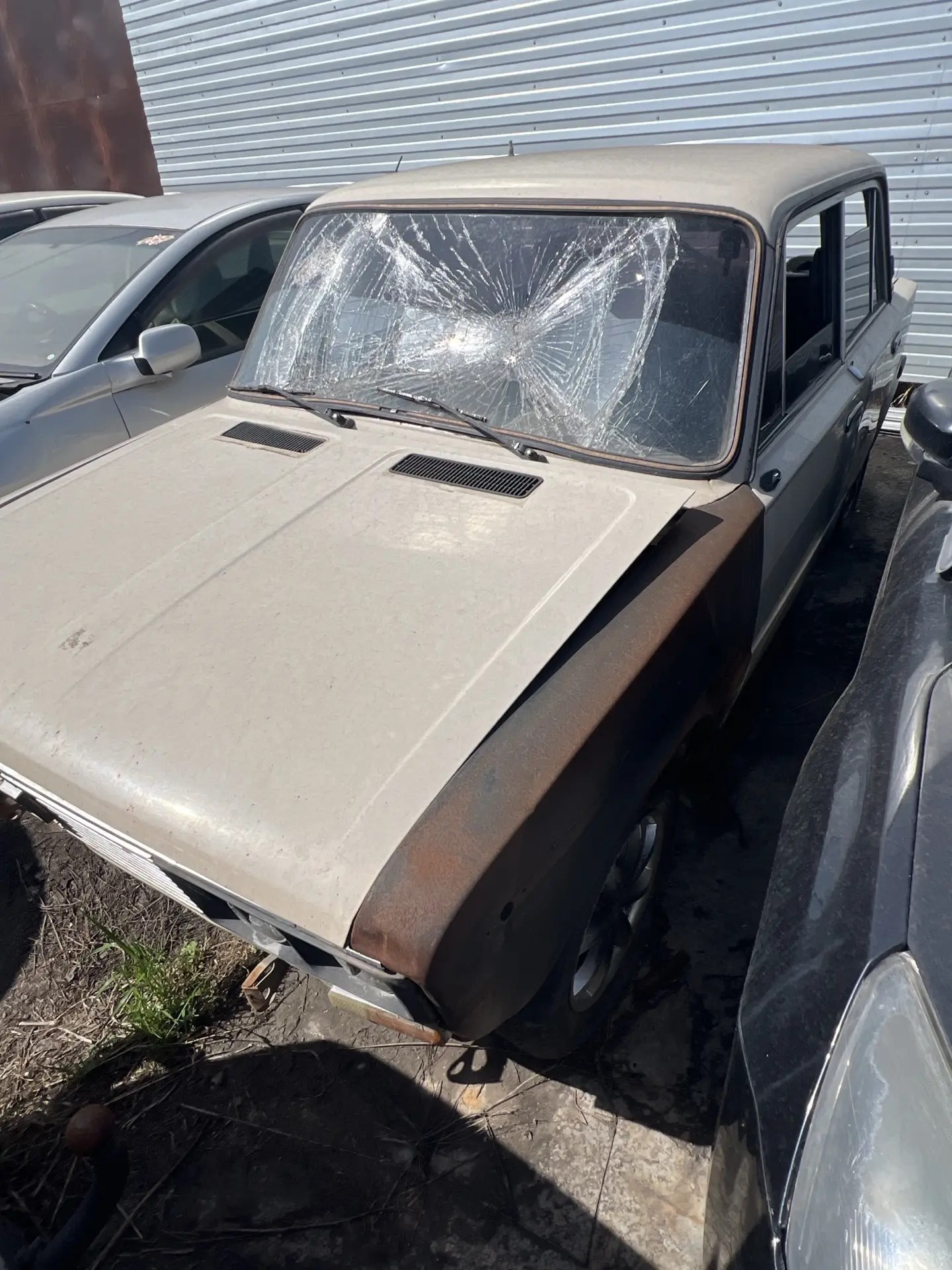 Автомобиль ВАЗ 21063, без г/н, 1992 г.в., VIN XTA210630P2949394, двигатель № 21011 2576368, цвет бежевый комплектность и состояние  не проверялась данное имущество обращено в доход государства, находится в г. Ужур (Документы, ключи отсутствуют)