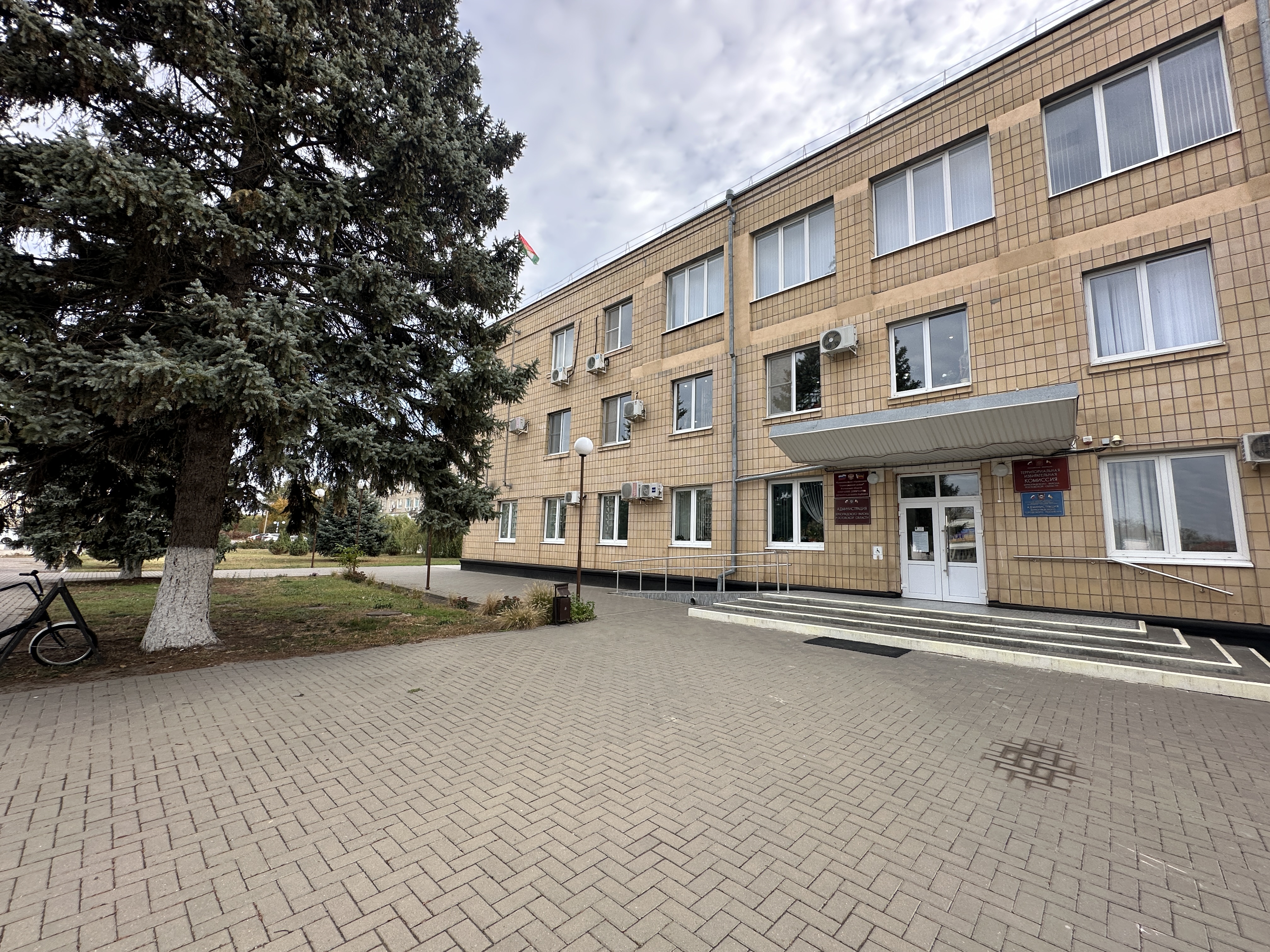 нежилое помещение  площадью 43,4 кв. м с к.н. 61:12:0040341:849 по адресу: Ростовская область, Зерноградский район, г. Зерноград, ул. Мира, 16, помещение 1