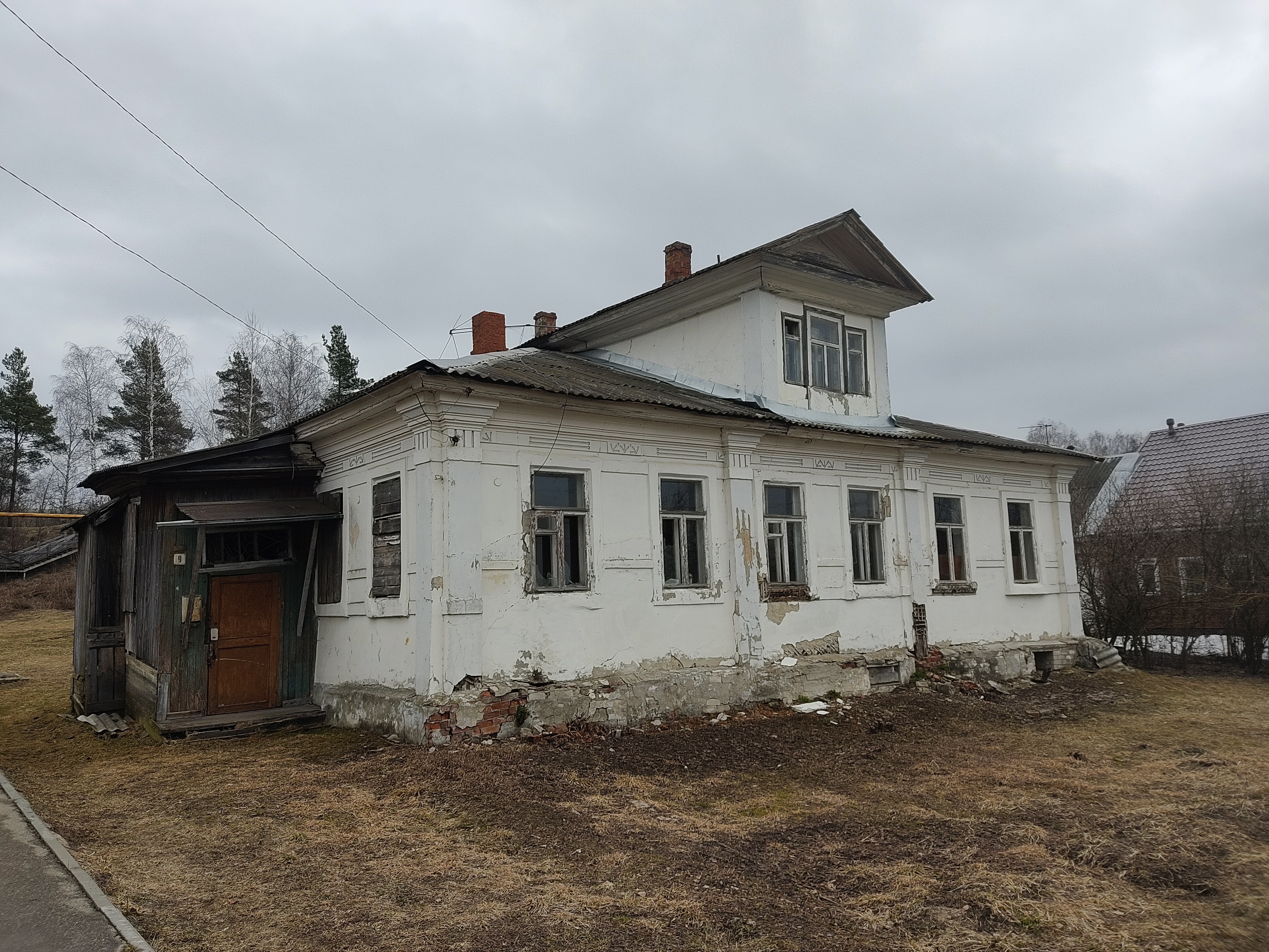 Нежилое здание и земельный участок: - нежилое здание "Дом жилой И.П.Рязанова", площадь - 146,7 кв.м, количество этажей – 2, кад. ном. 52:15:0080607:934, адрес: Нижегородская область,г. Городец, ул. Маслова, д. 9; - земельный участок площадь 2364 кв.м, кад. ном. 52:15:0080607:1069, категория земель: земли населенных пунктов, виды разрешенного использования: дошкольное, начальное и среднее общее образование, адрес: Нижегородская область, г. Городец, ул. Д.Маслова, земельный участок 9