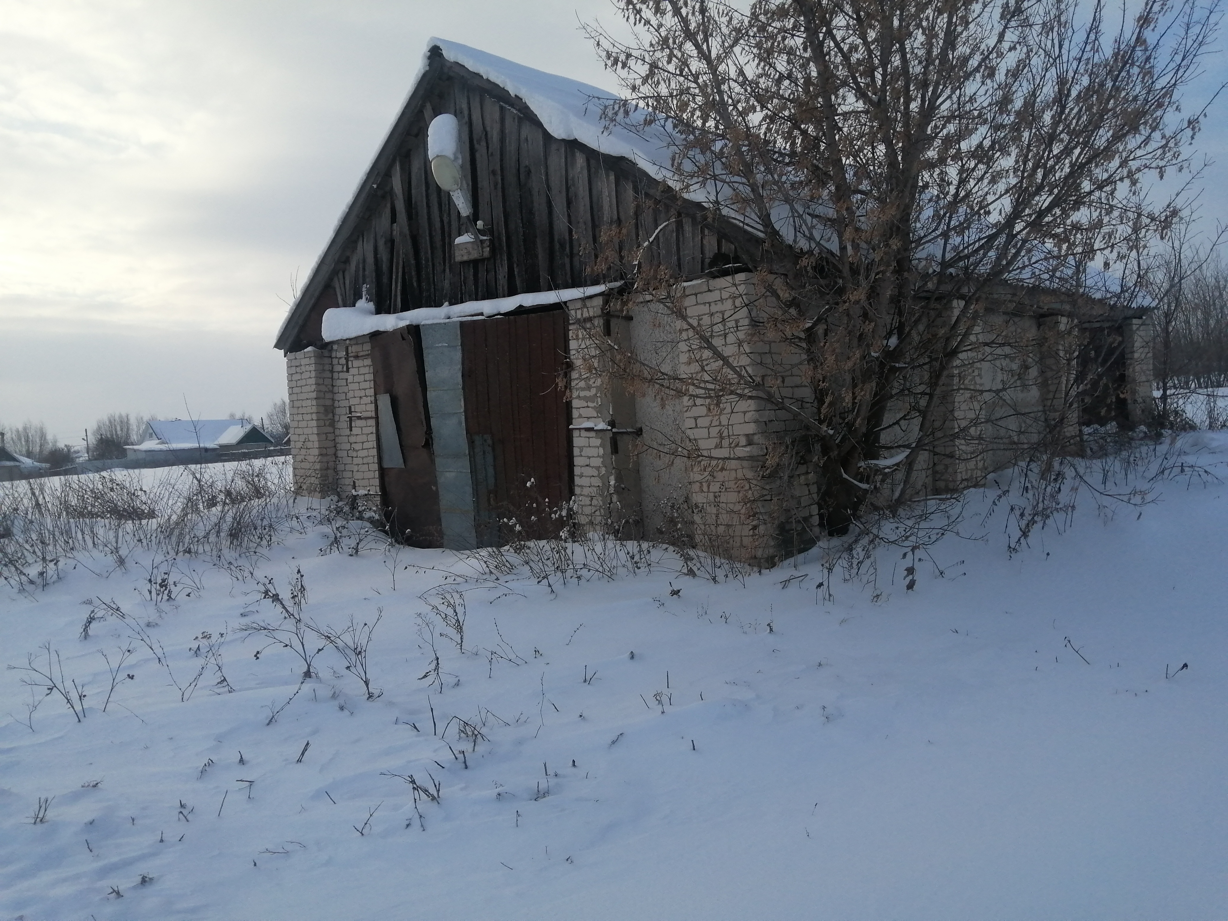 Нежилое здание, общей площадью 80,4 кв.м., кадастровый номер 52:45:0000000:2212, и земельный участок, общей площадью 132,0 кв.м., кадастровый номер 52:45:0170501:757, занятый этим нежилым зданием, расположенные по адресу: Нижегородская область, Сергачский м.о., с Грибаново, ул.Школьная, здание 150/3