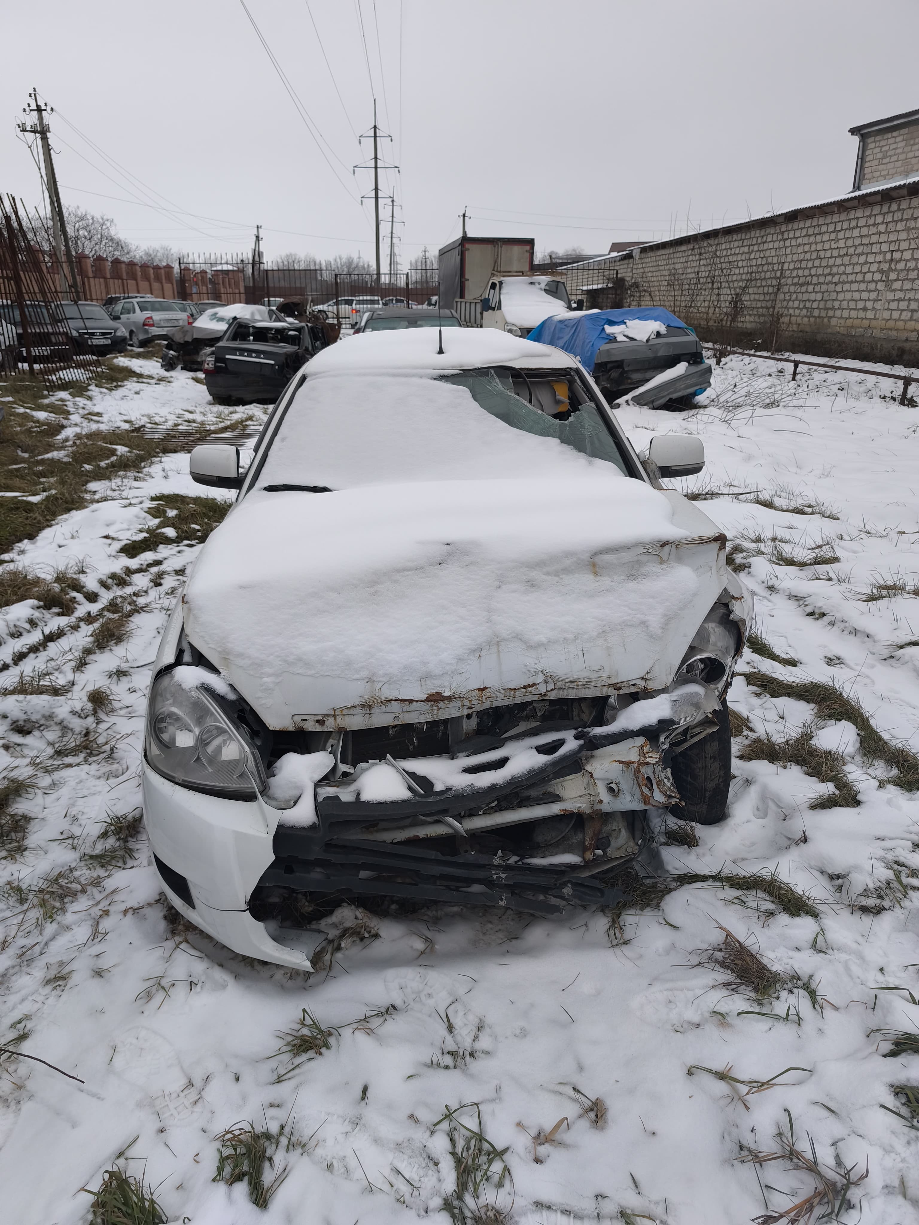 Автотранспортное средство марки Лада Приора, год выпуска 2013, цвет белый, VIN № ХТА217030D0433969. Транспортное средство находится в аварийном, нерабочем техническом состоянии. Документы и ключ зажигания отсутствуют
