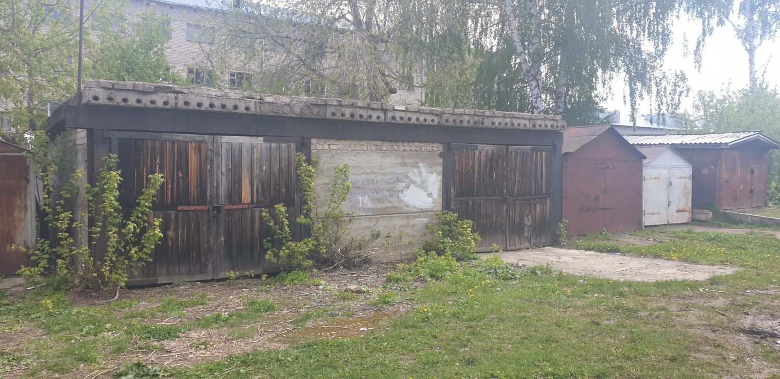 Земельный участок общей площадью 104 кв.м., с кадастровым номером: 43:07:020116:482, с расположенным на нем объектом федерального имущества – административное здание общей площадью 51,6 кв.м., с кадастровым номером: 43:07:000000:167, по адресу: Кировская область, м.р-н. Вятскополянский, гт. Краснополянское, пгт. Красная Поляна, ул. Дружбы, д. 22а.