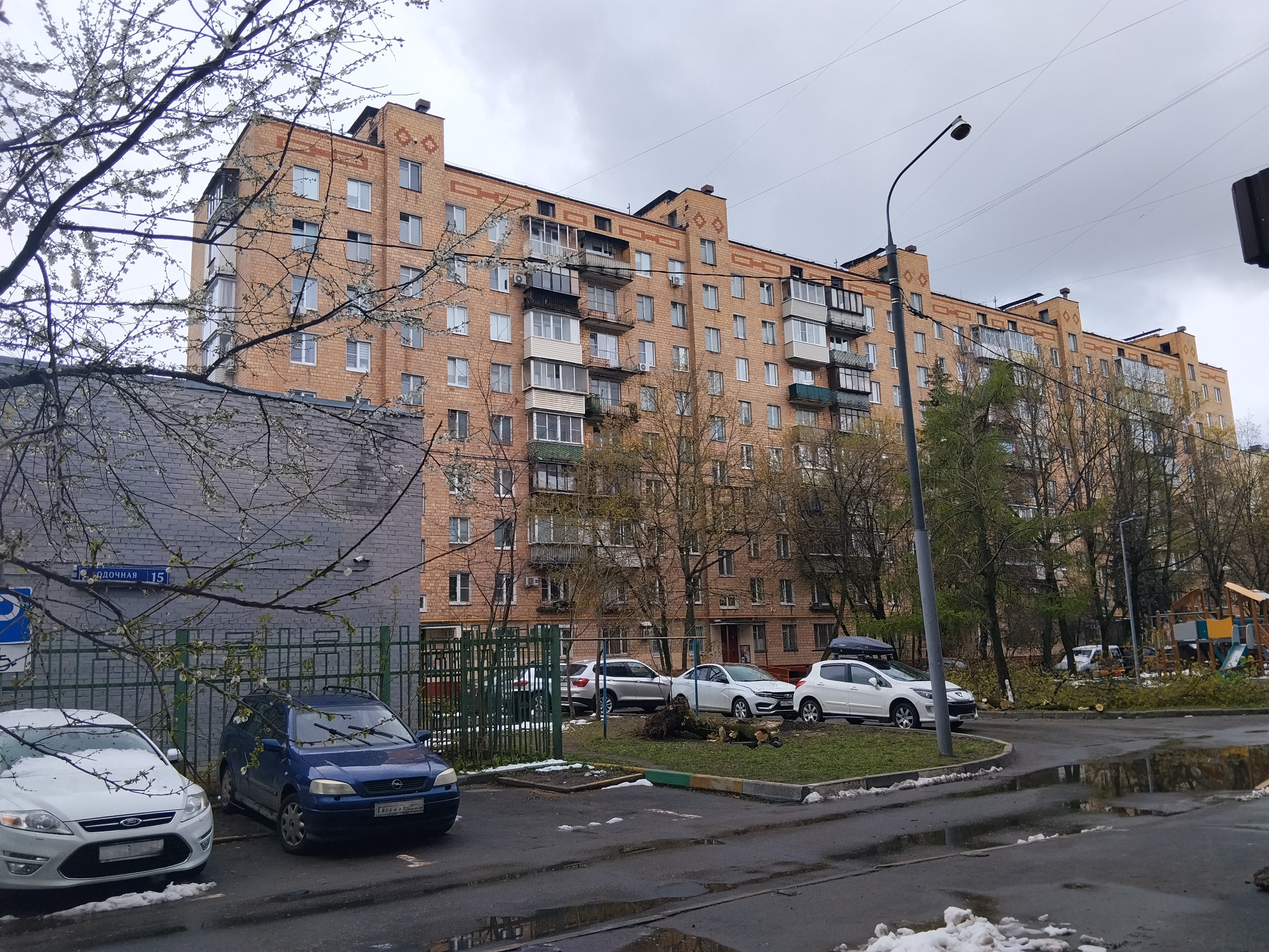 Продажа имущества, находящегося в собственности города Москвы, жилое помещение по адресу: г. Москва, ул. Лодочная, д. 31, стр. 5, кв. 65, общей площадью 42,5 кв. м (этаж № 8), кадастровый номер: 77:08:0004015:3246