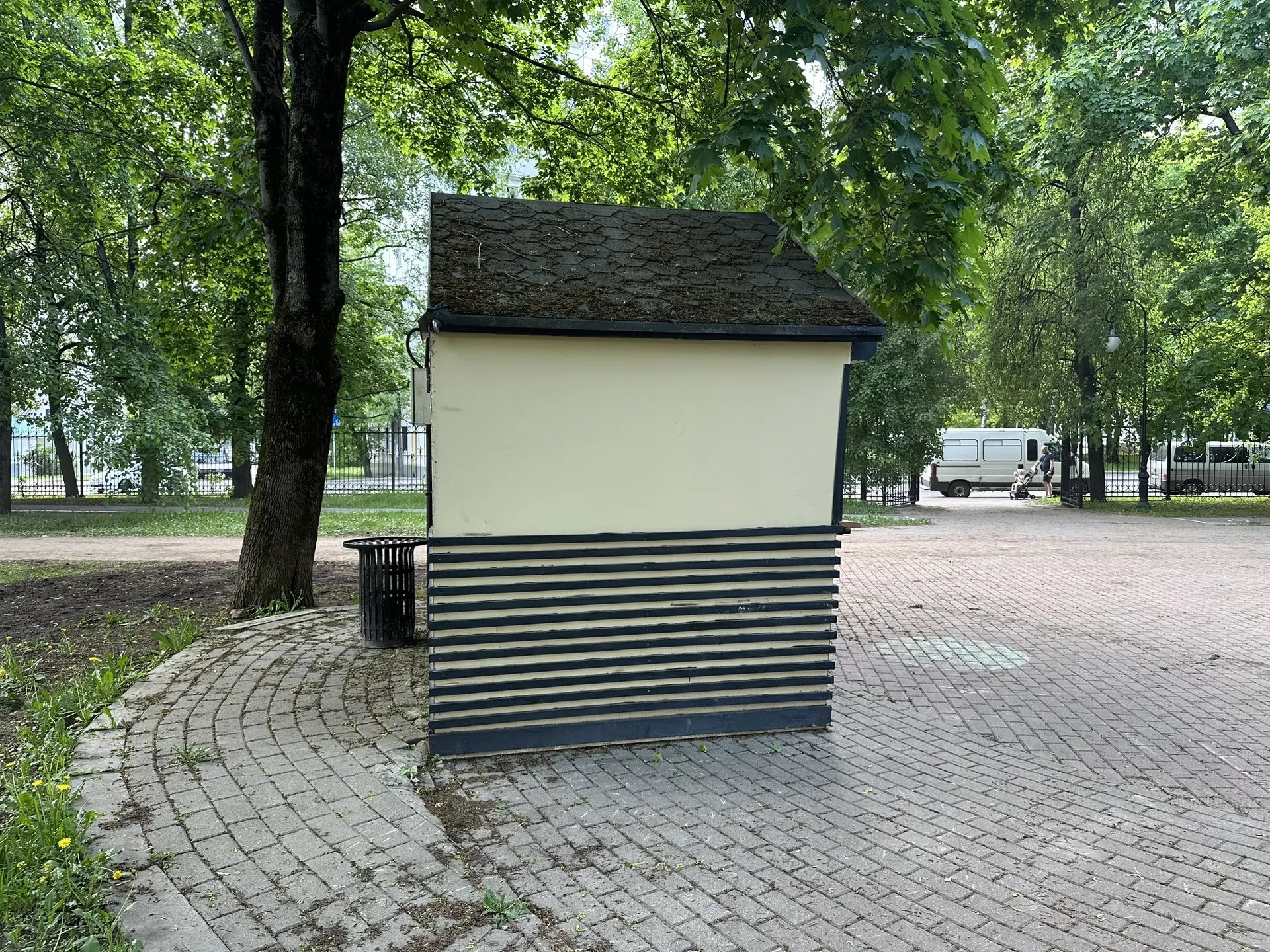 Нестационарный торговый объект "Киоск" по адресу: г. Москва, парк по Ангарской улице, улица Ангарская д.55, у со стороны Ангарской ул., вблизи Большого пруда (НТО № 37), специализация "Горячие напитки/Выпечка ", общей площадью 6,72 кв. м