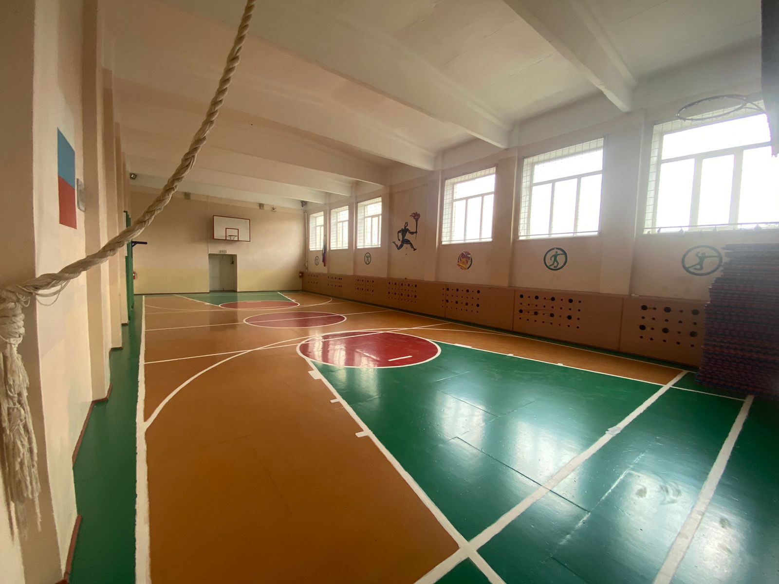 На право заключения договора аренды муниципального имущества: Нежилое помещение общей площадью 175,4 кв.м., номер на поэтажном плане 2, расположенное на 2 этаже здания муниципального автономного общеобразовательного учреждения «СОШ № 8» НГО