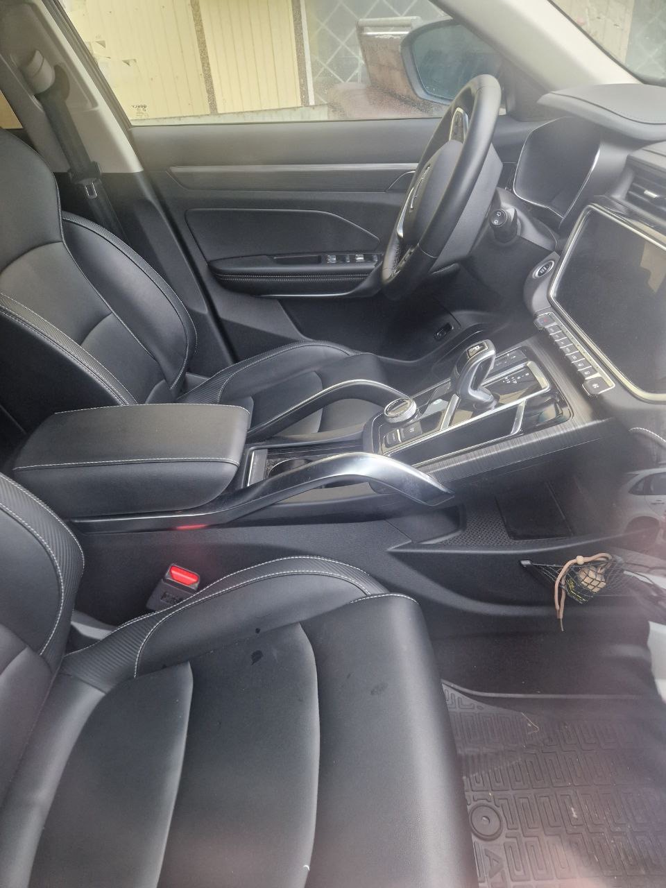 Автомобиль GEELY ATLAS PRO
