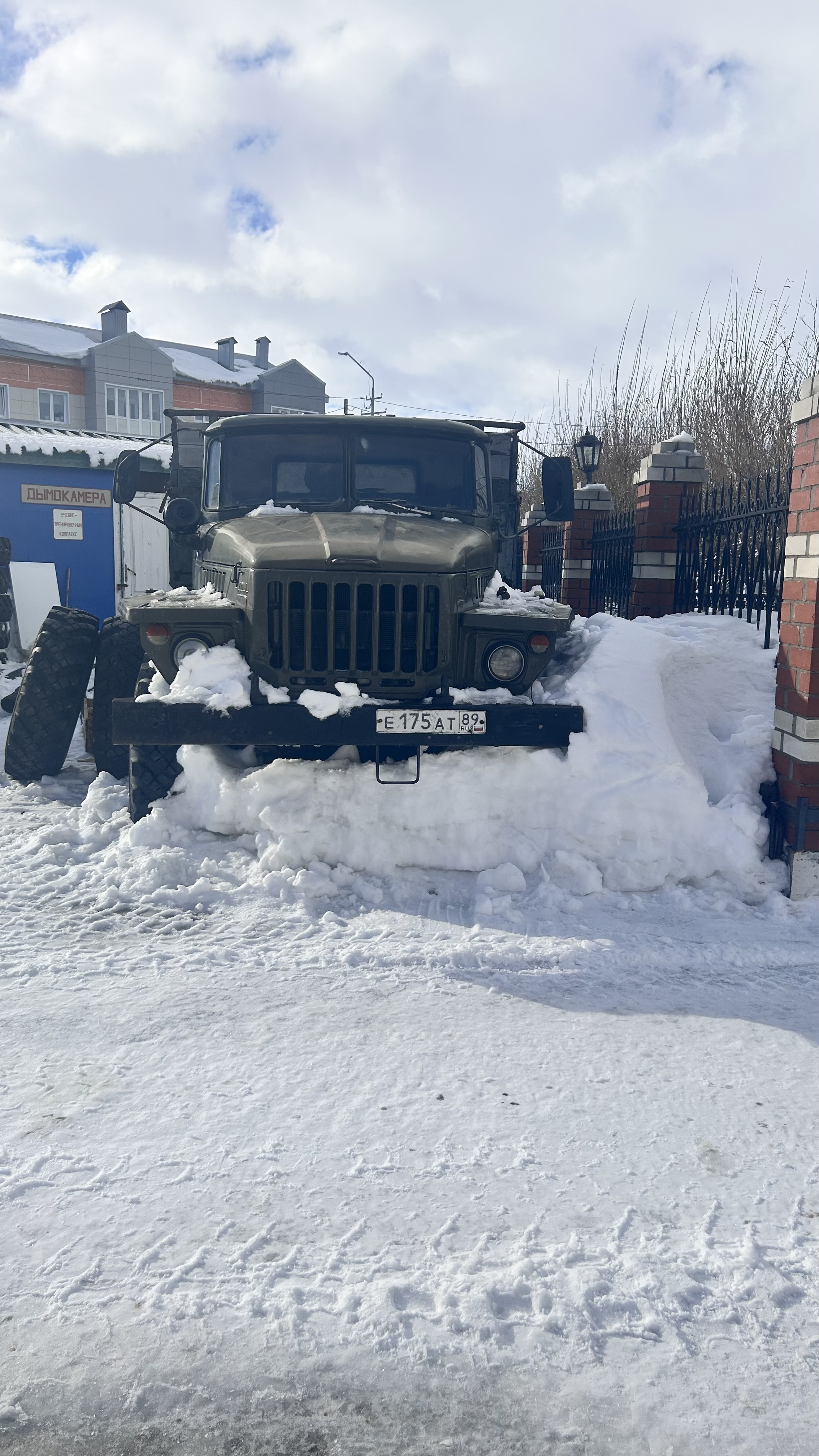 Автомобиль УРАЛ4320