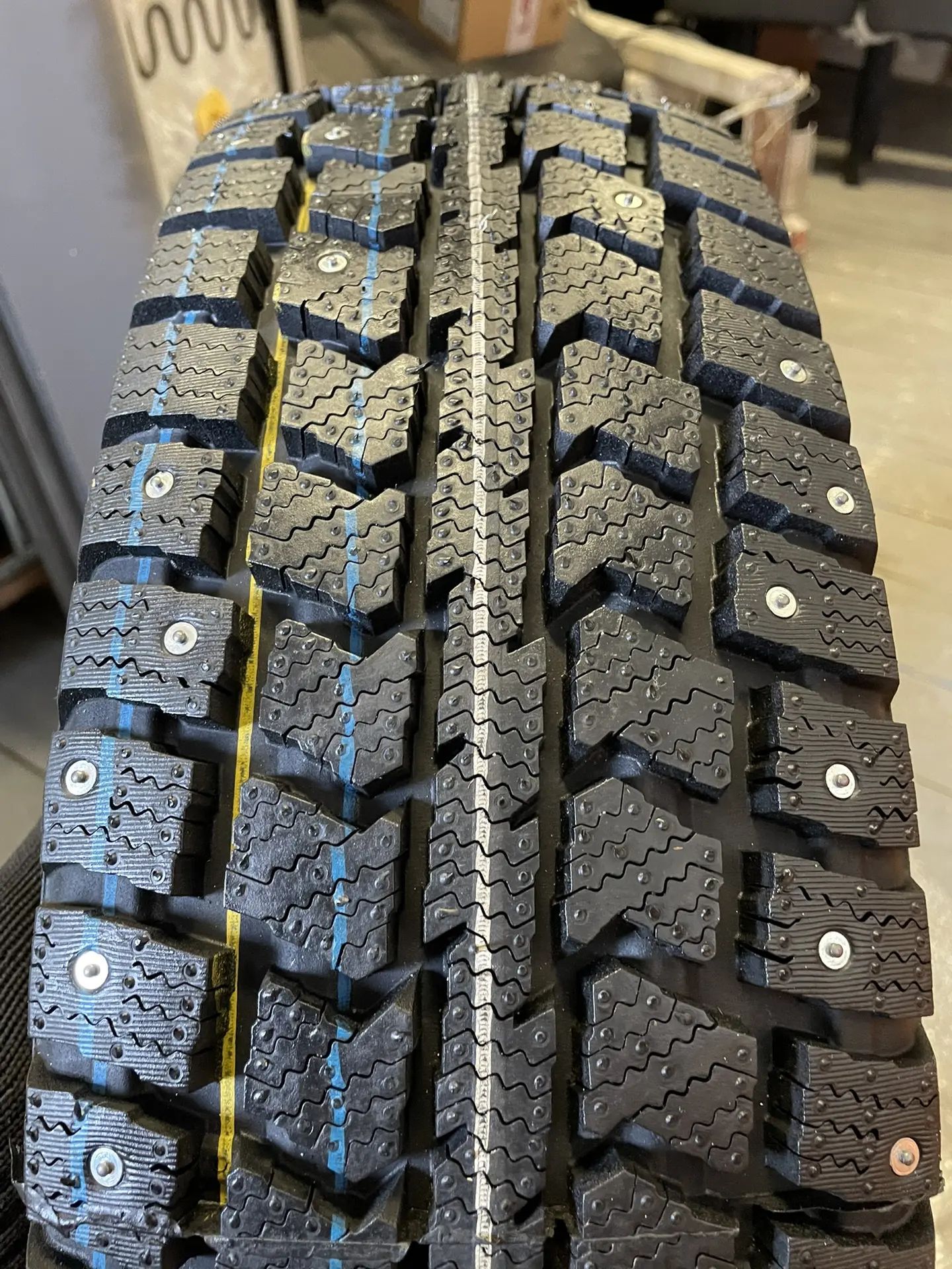 Автомобильная зимняя шина VIATTI Vettore inverno 195/75 R16C