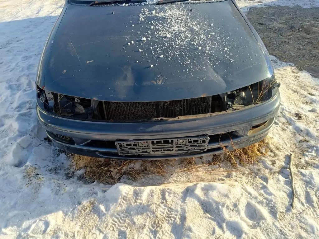Автомобиль марки "Toyota Carina" г/н А238УА27, 1988 г.в.,№ кузова AT1906004138,отсутствуют передние фары,по карточке ТС № двигателя F868817,цвет серый
