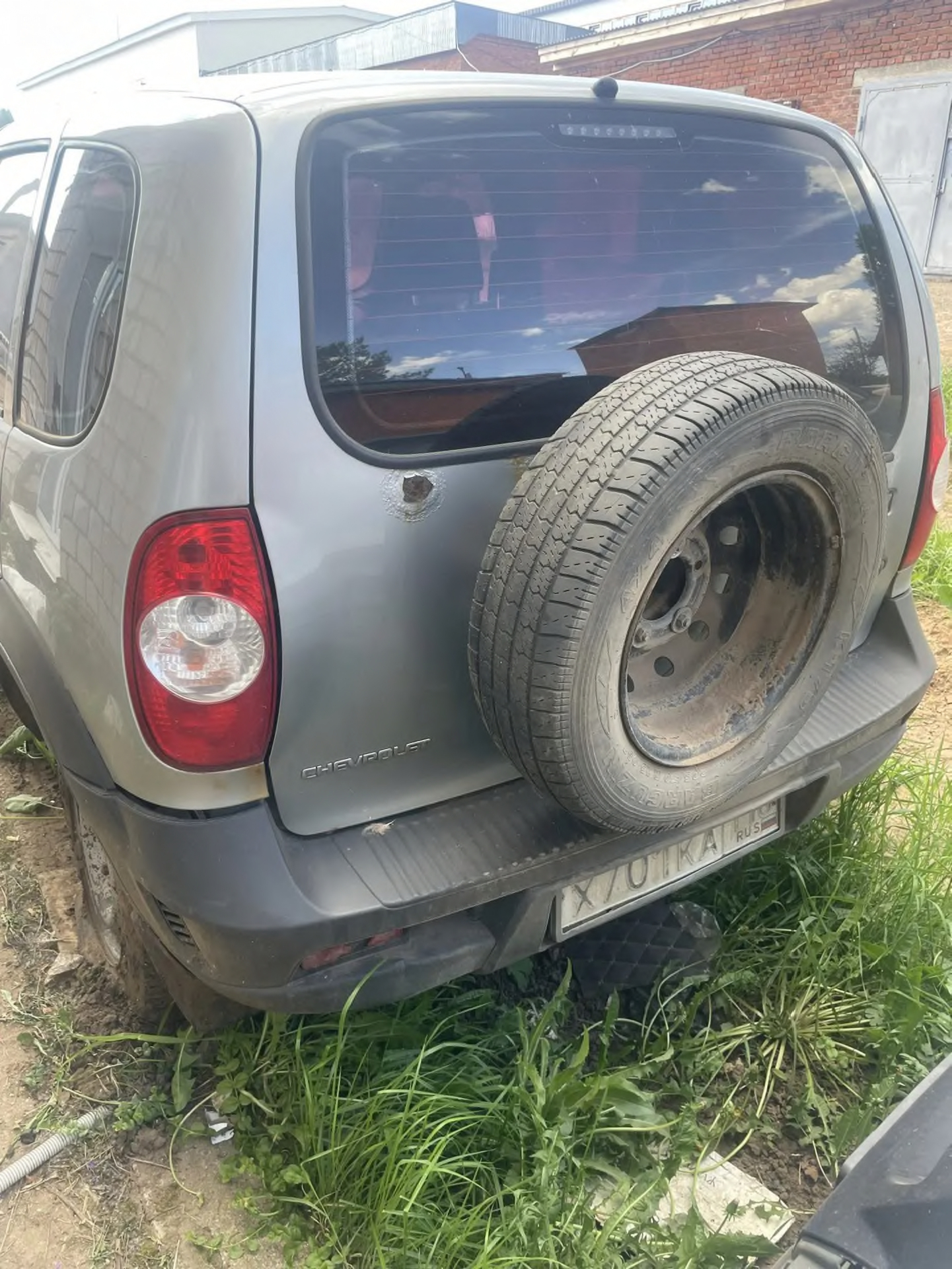 Автомобиль марки CHEVROLET NIVA, 212300-55, 2015 г.в., идентификационный номер (VIN) X9L212300G0579170, № двигателя 2123, 0729464, кузов № X9L212300G0579170, цвет светло-серебристый металлик, ПТС 63 ОА 745891, гос.№ Х 701 КА 116 RUS.
