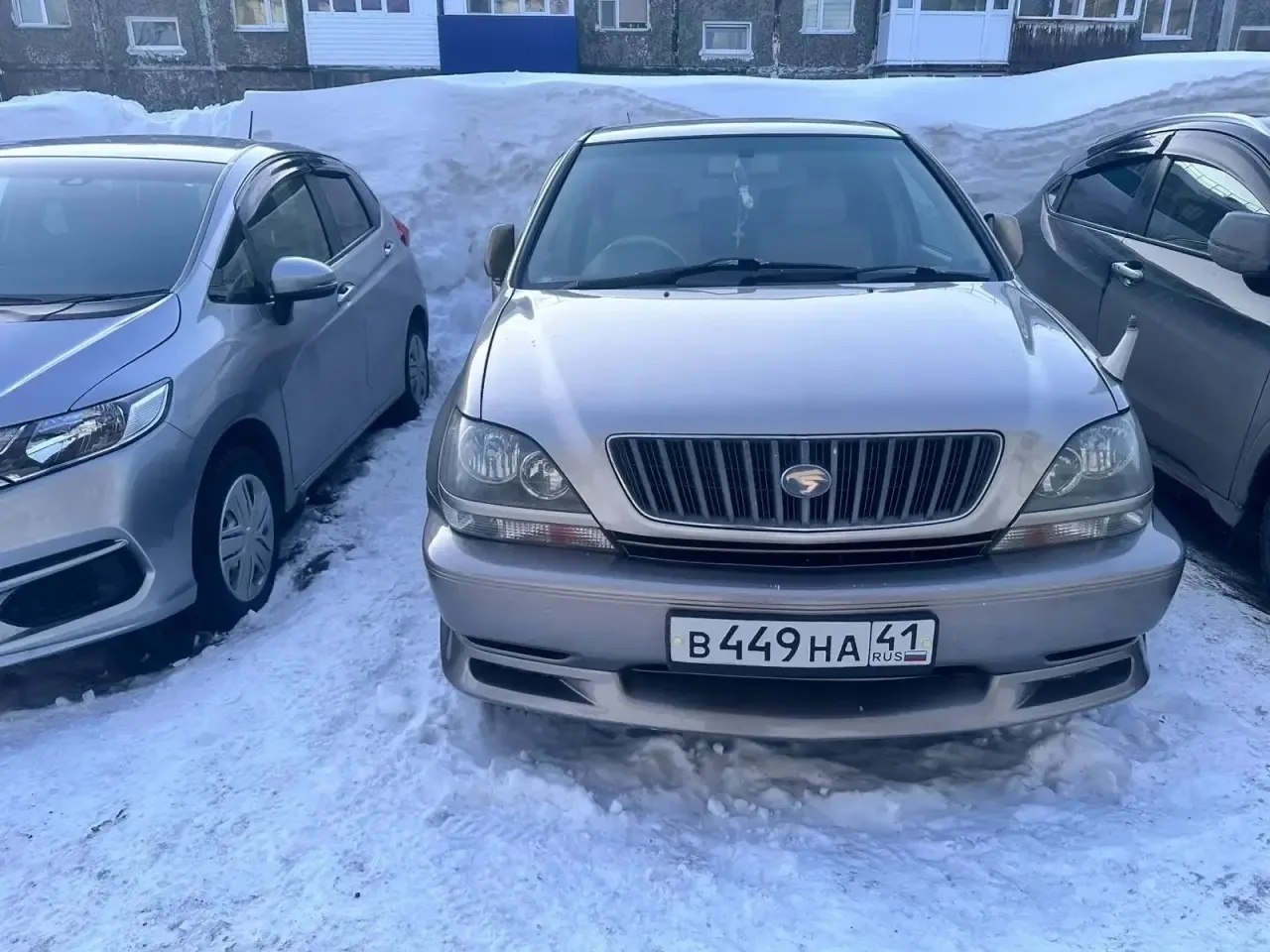 Автомобиль Toyota Harrier, 1998 года выпуска, цвет - желтый (золотистый), государственный номер В449НА41, номер кузова MCU150001030, номер двигателя 0520628, мощность двигателя - 149 л.с, объем двигателя - 2994 куб. см.