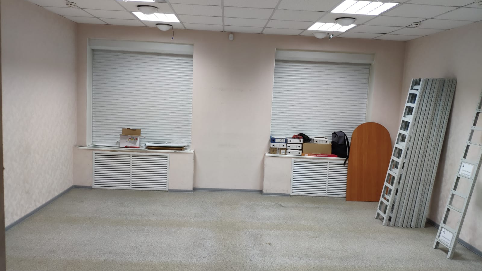 Административное помещение общей площадью 28,7 кв. м с кадастровым номером 43:38:280140:100, расположенное по адресу: Кировская область, Юрьянский район, пос.Юрья, ул.Лермонтова, д.2