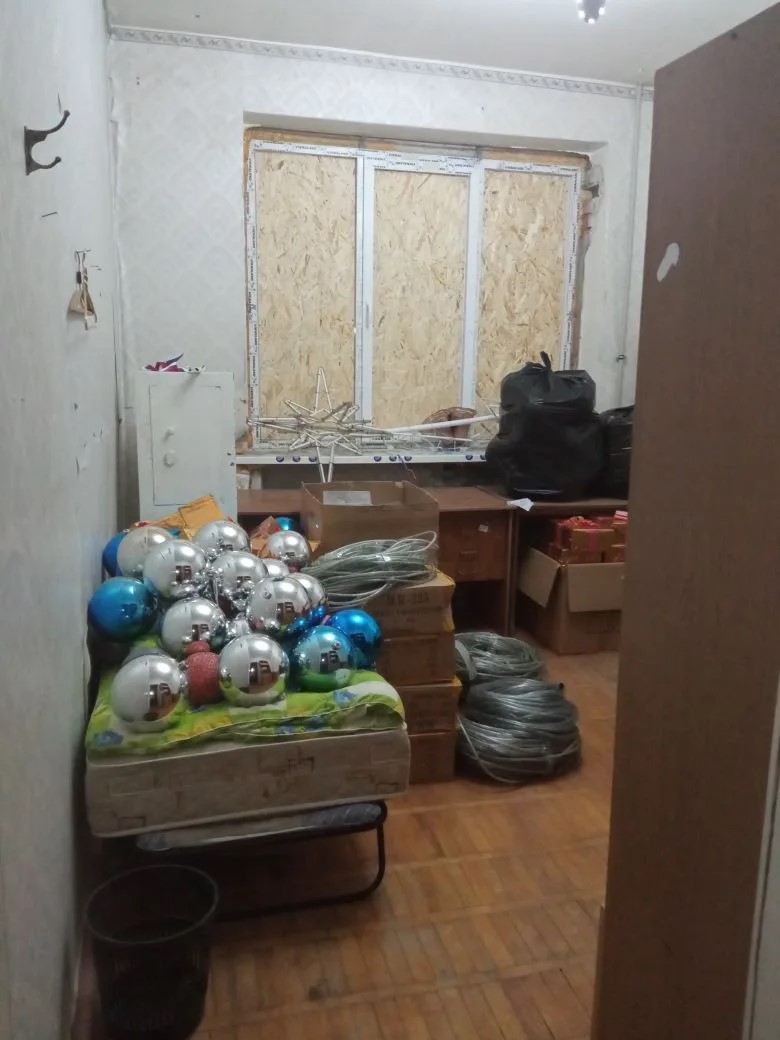 встроенное нежилое помещение № 18 на первом этаже в здании, кадастровый номер – 93:22:0000000:956, общей площадью 12,1 кв.м, расположенное по адресу: Российская Федерация, Донецкая Народная Республика, городской округ Дебальцево, город Светлодарск, проспект Ленина, дом 5