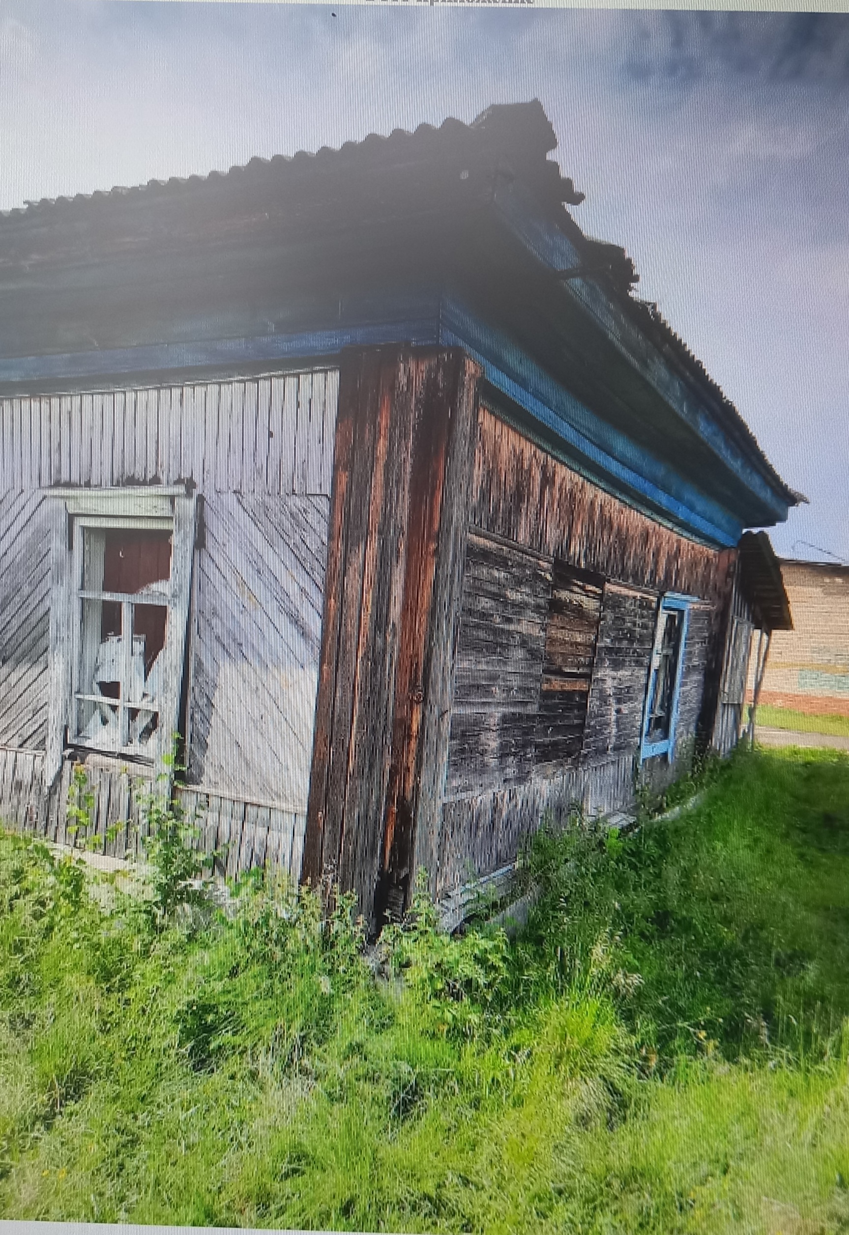 Здание магазина (реестровый номер имущества - 11086), площадью 47,0 кв.м., кадастровый номер 66:01:0000000:1317 с земельным участком (реестровый номер имущества - 29799), площадью 1184 кв.м., кадастровый номер 66:01:2101001:166, расположенное по адресу: Свердловская область, Алапаевский район, пос. Ельничная, ул. Станционная, д. 28