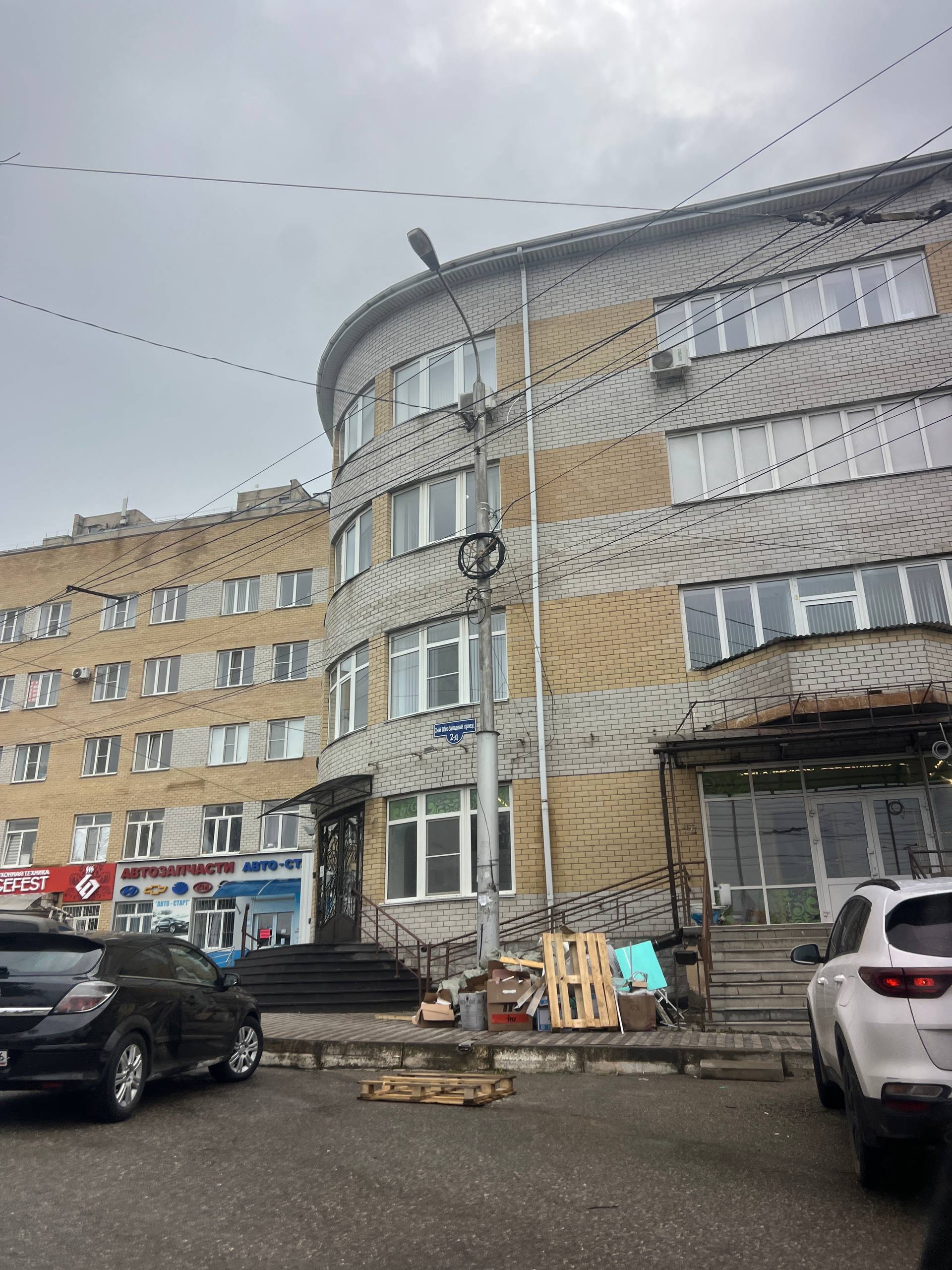 нежилое помещение, вид объекта недвижимости: помещение, назначение: нежилое, площадь 27,2 кв.м., этаж №04, кадастровый номер 26:12:012206:2561, ограничение прав и обременение объекта: запрещения регистрации, адрес: Ставропольский край, г. Ставрополь, пр-д 2-й Юго-Западный, 2д.