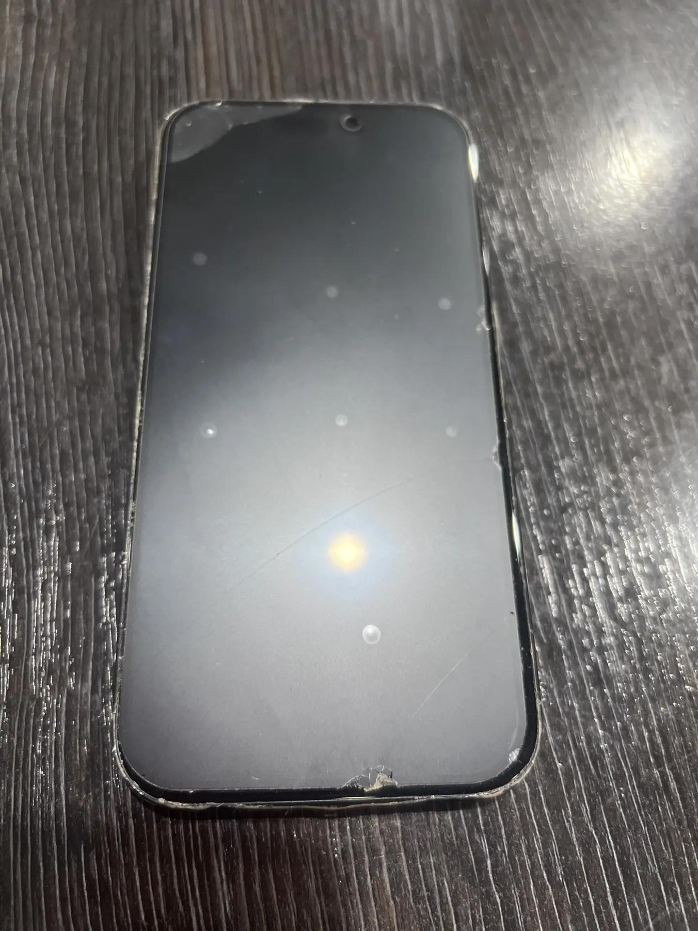 мобильный телефон марки "IPhone 15" 1 Штука (шт)