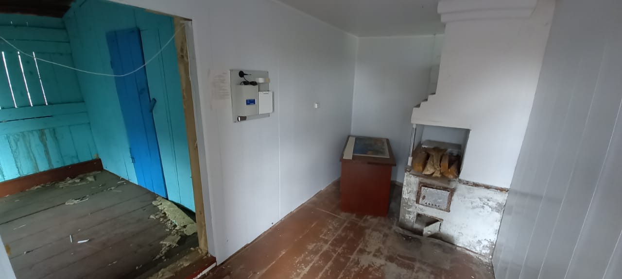 Нежилое здание, 1-этажное, площадь 61,1 кв.м, кадастровый номер 70:02:0200026:966 по адресу: Томская область, р-н Асиновский, с. Новониколаевка, ул. Центральная, д 118, с земельным участком площадью 917 кв. м, занимаемым объектом недвижимости; кадастровый номер 70:02:0200026:347, местоположение установлено относительно ориентира, расположенного в границах участка. Почтовый адрес ориентира: Томская обл., р-н Асиновский,с. Новониколаевка, ул. Центральная, 118