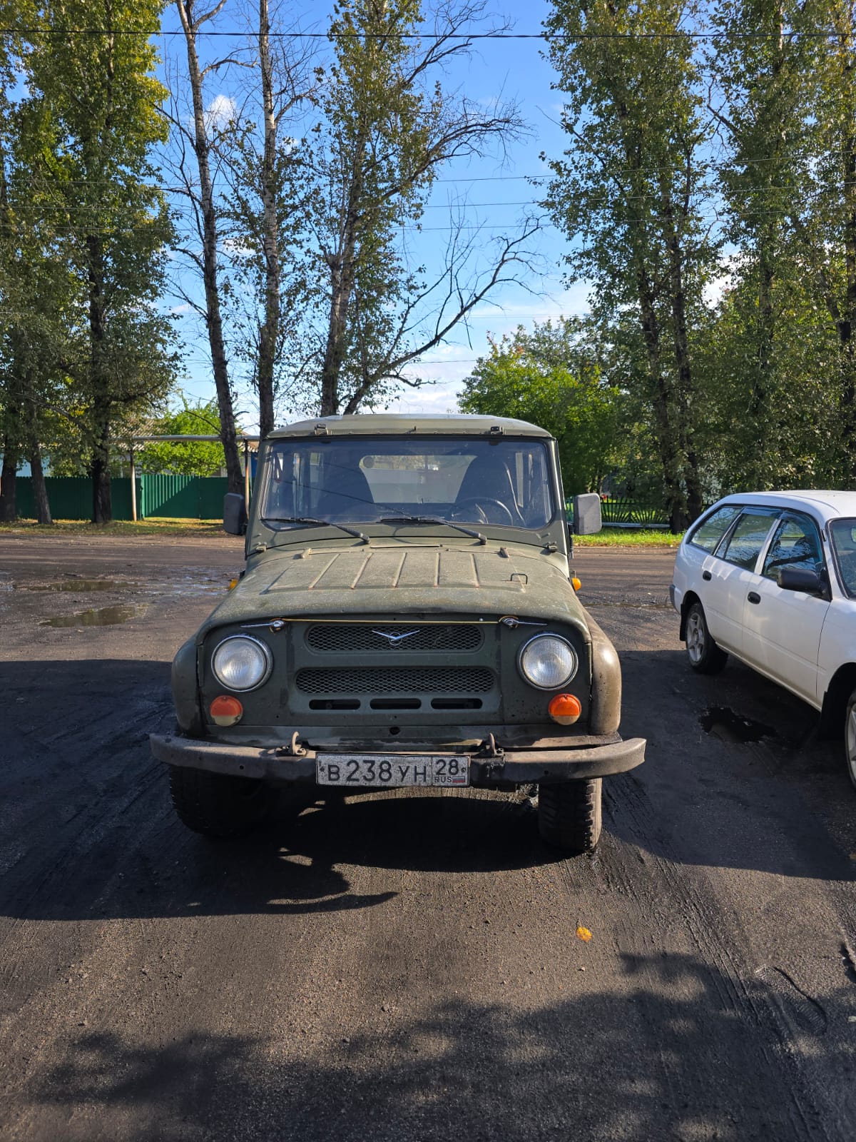 Автомобиль УАЗ-315146 легковой, 2001 год изготовления, идентификационный номер(VIN): XTT 31514610030261, ПТС 73 КК 050492, цвет защитный, регистрационный знак В 238 УН 28