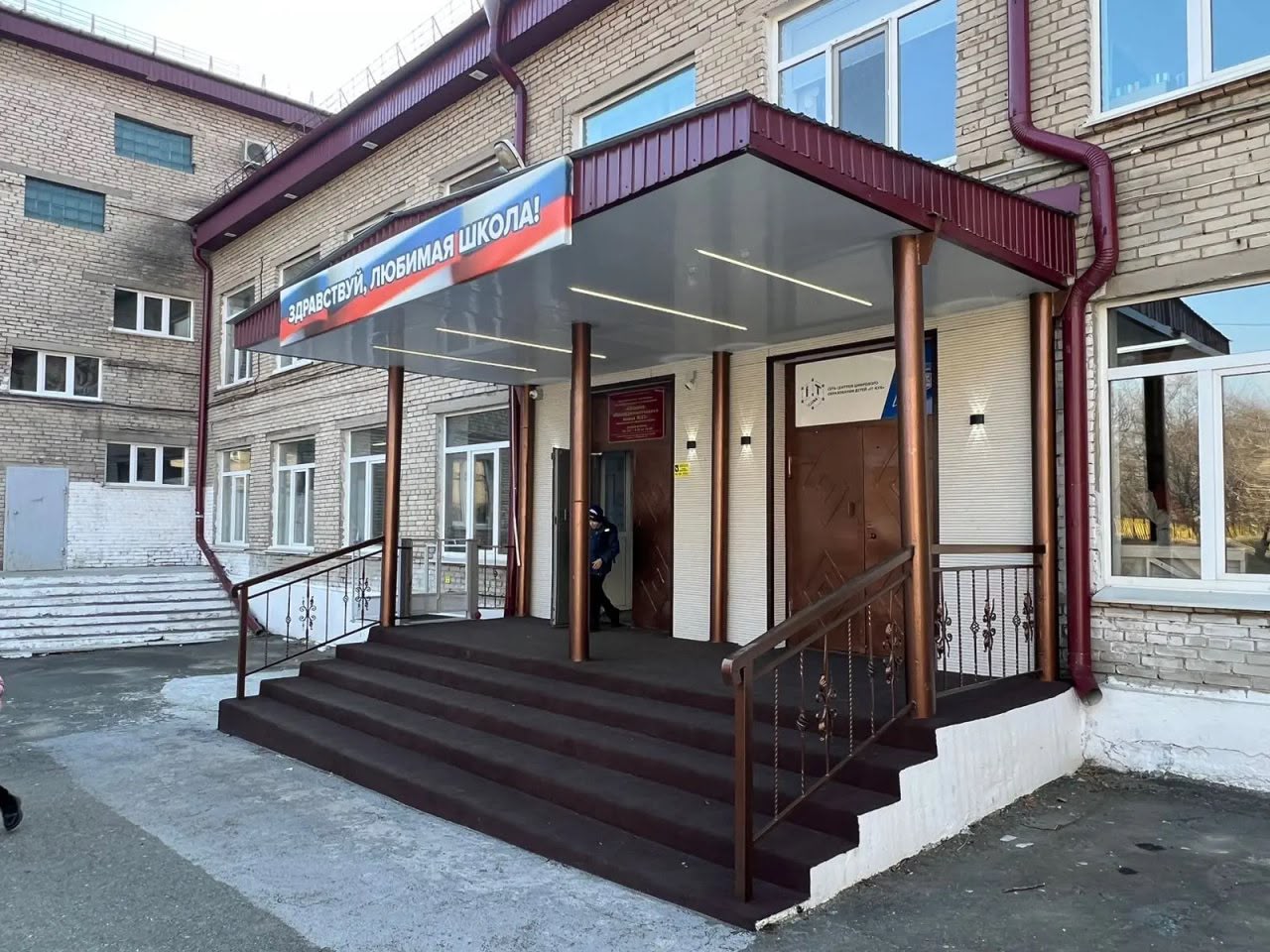 нежилое помещение общей площадью 261,6 кв.м., номер на поэтажном плане 28, расположенного на 1 этаже здания муниципального автономного общеобразовательного учреждения «Средняя общеобразовательная школа № 22» Находкинского городского округа (далее - МАОУ «СОШ № 22» НГО), общей площадью 4124,9 кв. м., с кадастровым номером 25:31:010206:3218, 4-этажное, расположенного по адресу: Приморский край, г. Находка, ул. Юбилейная, д. 12, закрепленного на праве оперативного управления за МАОУ «СОШ № 22» НГО