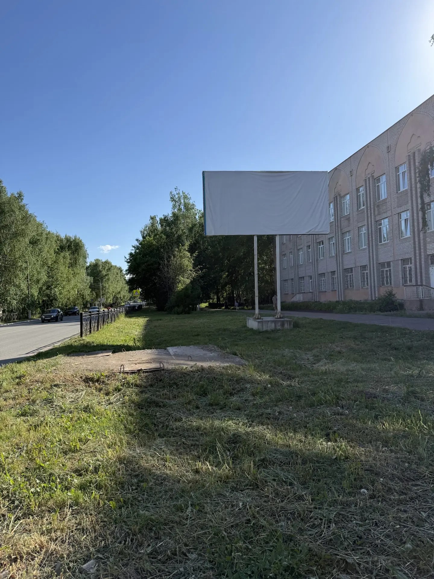 Аукцион на право установки и эксплуатации рекламных конструкций, г.Бугульма, ул.Октябрьская, напротив д12
