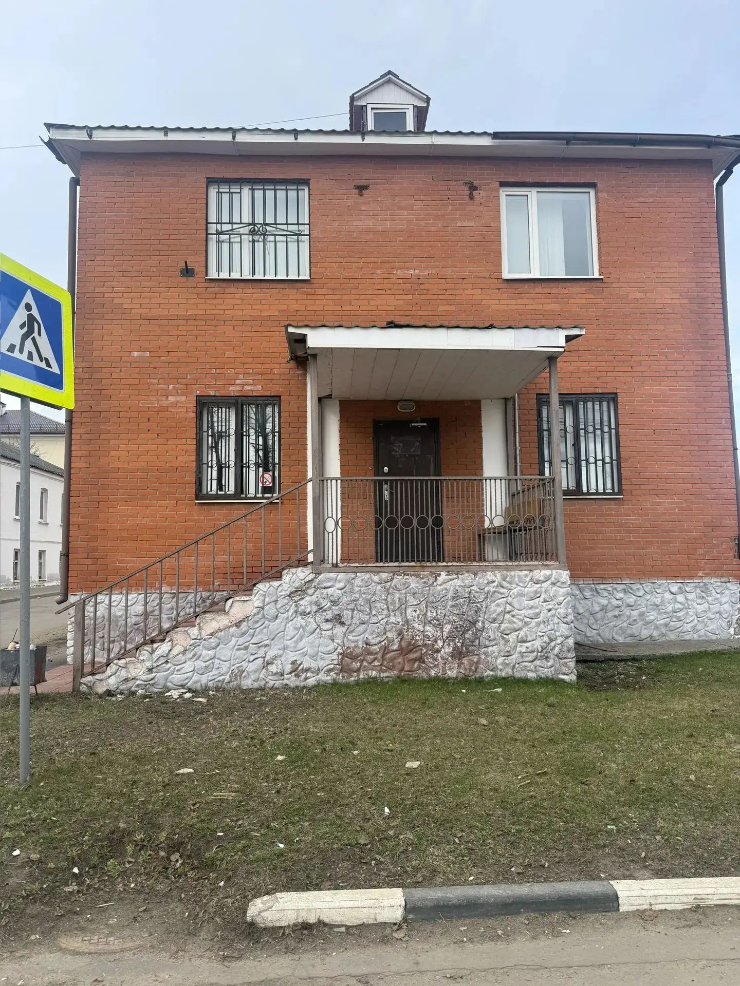 Продажа находящегося в федеральной собственности объекта недвижимого имущества площадью 258 кв. метров (кадастровый номер 50:36:0000000:3162), расположенного по адресу: Московская область, г. о. Коломна, г. Озёры, ул. Ленина, д. 49, одновременно с находящимся в федеральной собственности земельным участком площадью 487 кв. метров (кадастровый номер 50:36:0010407:512), местоположение: Московская область, г. Озеры, ул. Ленина, д. 49.