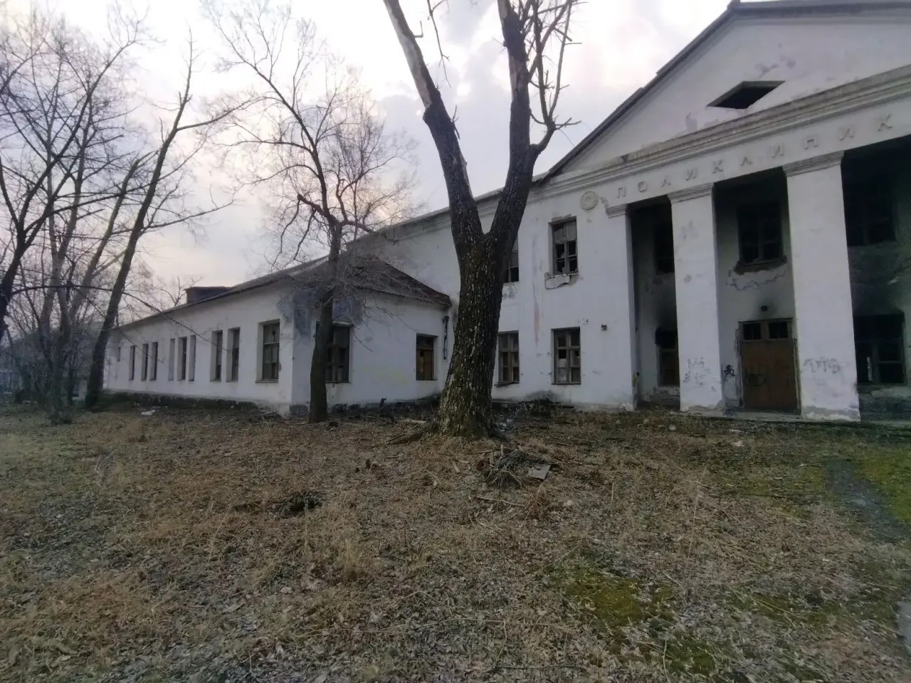 нежилое здание площадью 1492,0 кв.м. с земельным участком площадью 4878,0 кв.м.