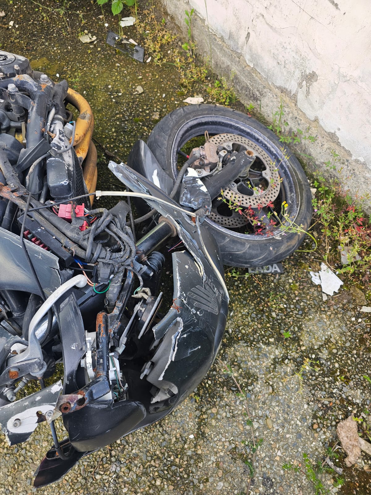 Мотоцикл Хонда CBR 750-R, г.н 5514КС23 в кузове серого цвета. Документы отсутствуют.
