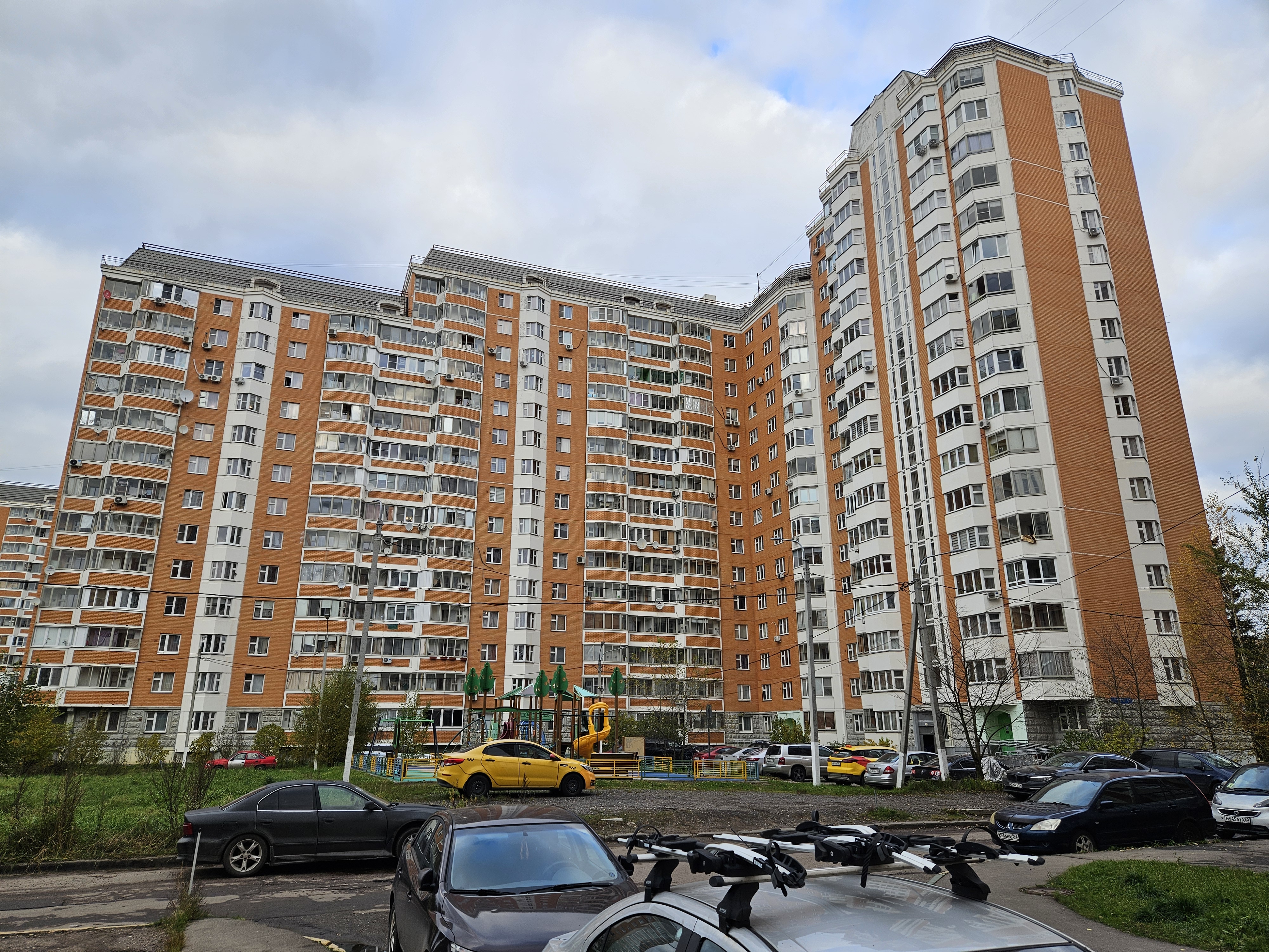 Продажа имущества, находящегося в собственности города Москвы: жилое помещение по адресу: Московская обл., пгт. Голубое, ул. Родниковая, корп. 2, кв. 18 (этаж № 5), общей площадью 51 кв.м, кадастровый номер: 50:09:0070106:2721
