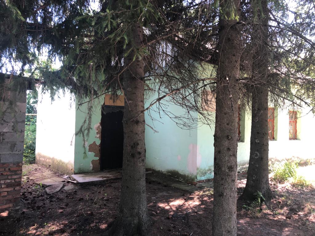 Имущественный комплекс, состоящий из нежилого здания (кадастровый номер 71:02:010711:498) и земельного участка (кадастровый номер 71:02:010711:2161); Тульская обл., Арсеньевский р-н, рп. Арсеньево, ул. Советская, д. 8